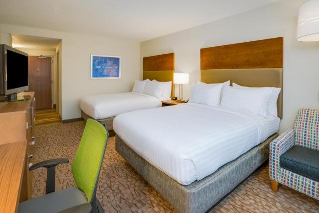 Superior Queen Room with Two Queen Beds - Non-Smoking - Photo 1