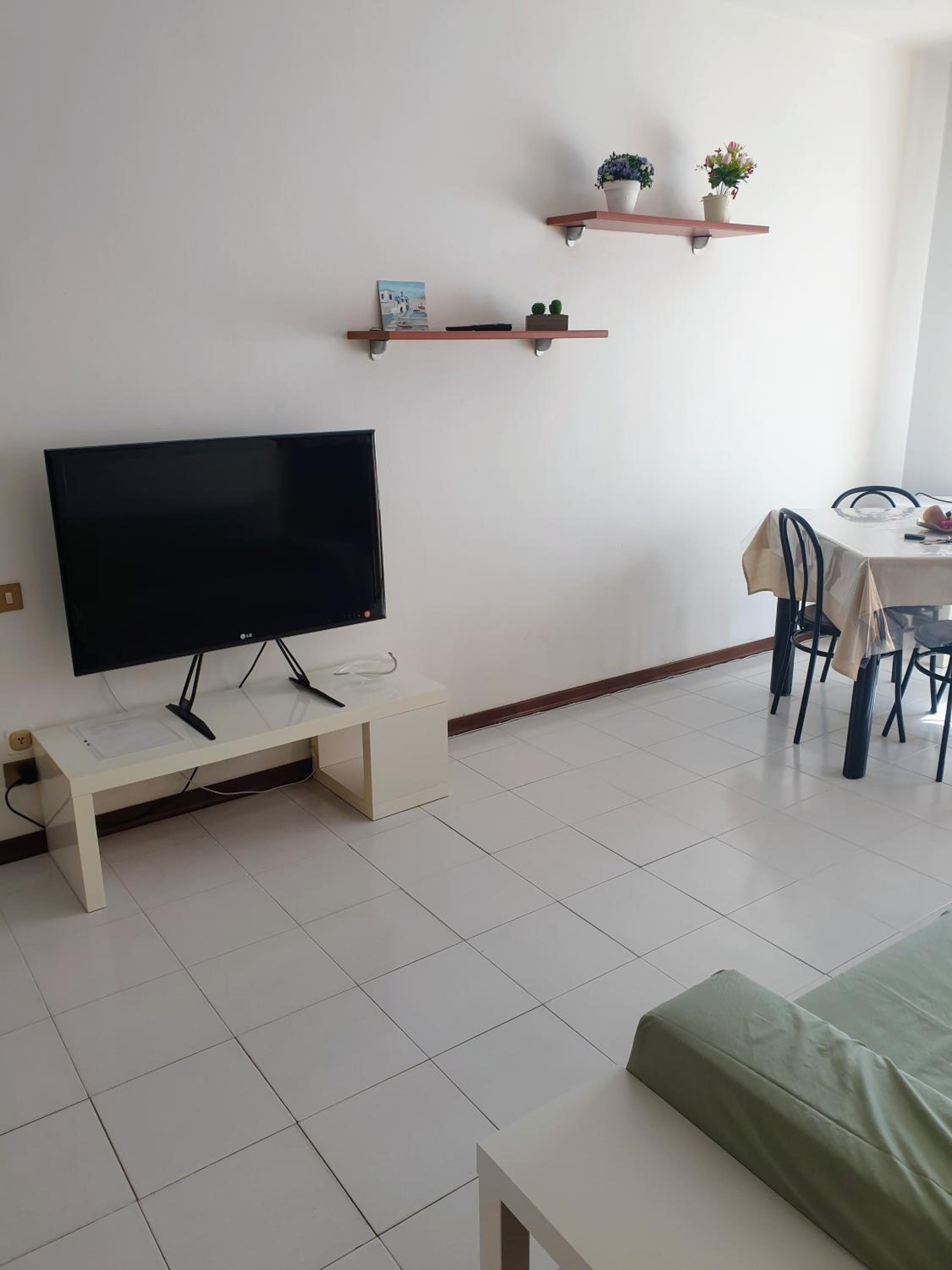 One-Bedroom Apartment - Photo 34