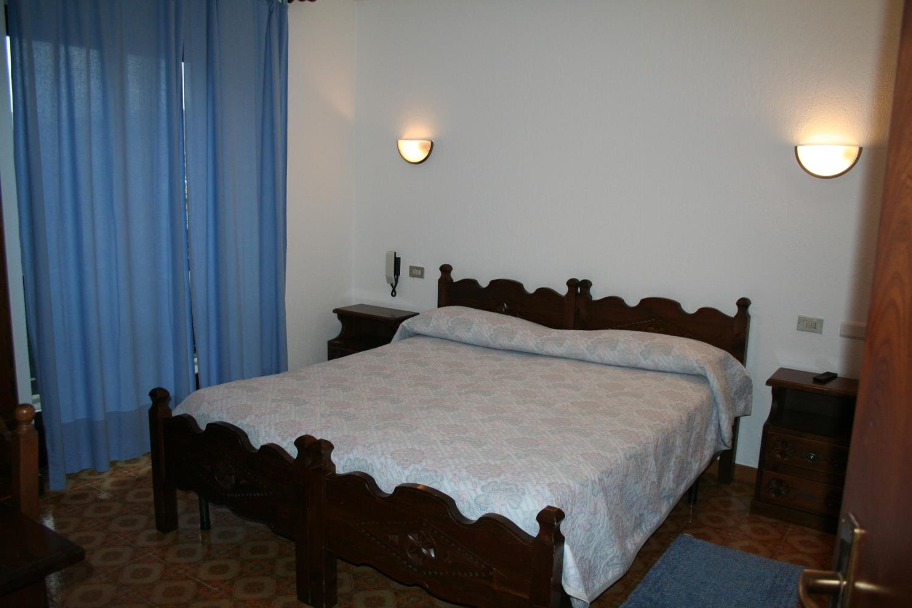 Double or Twin Room - Photo 2