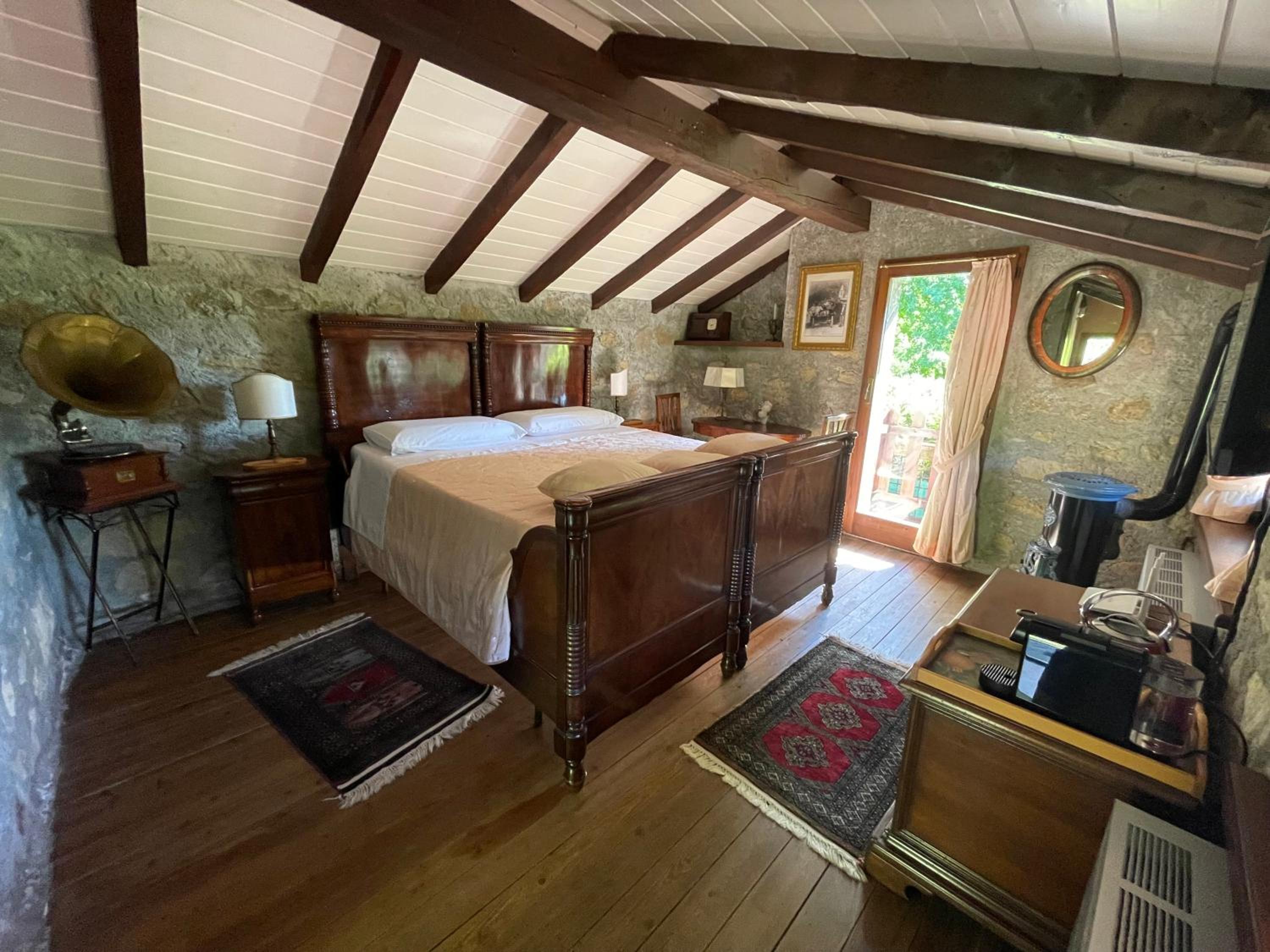 One-Bedroom House photo 1
