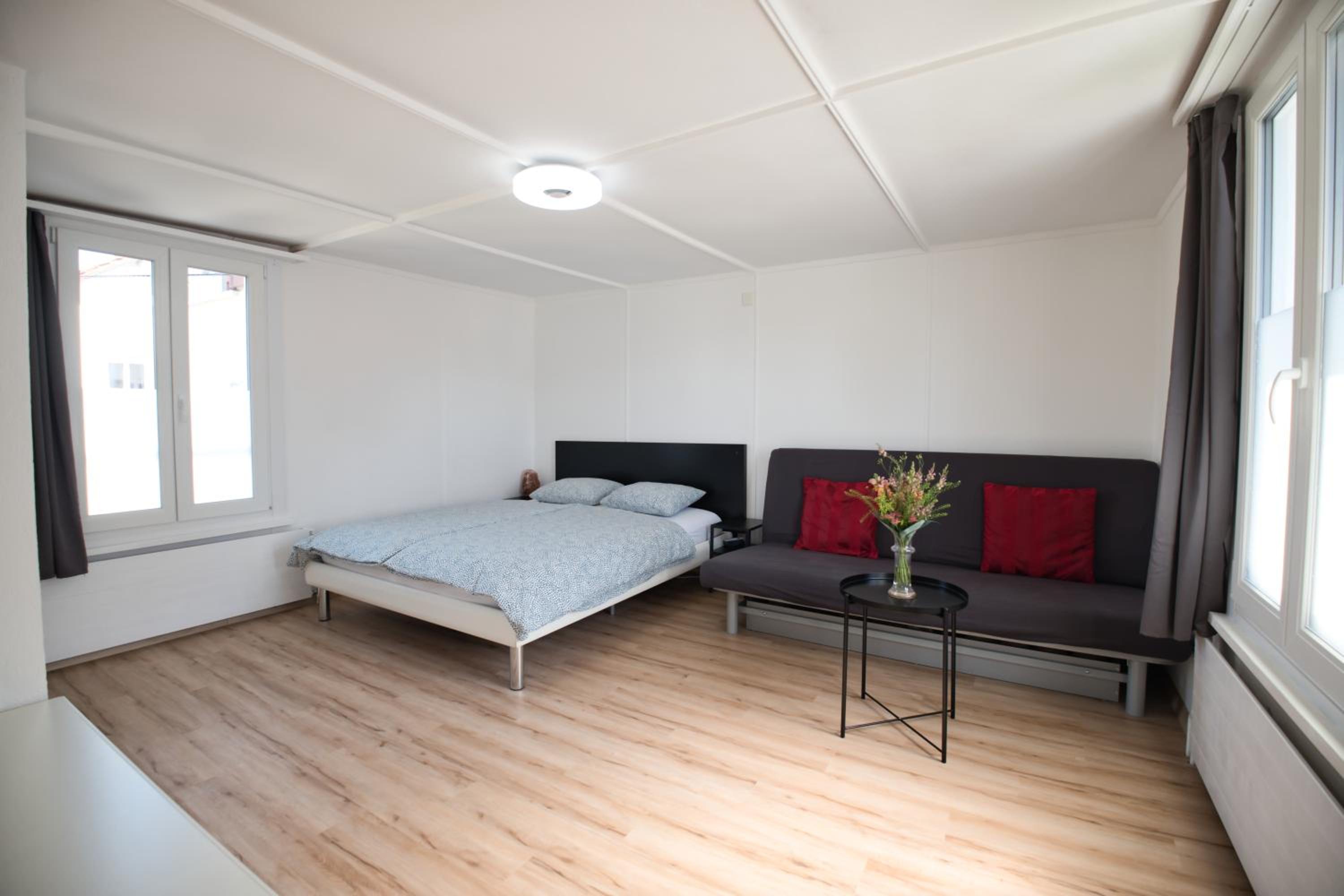 One-Bedroom Apartment - Photo 1
