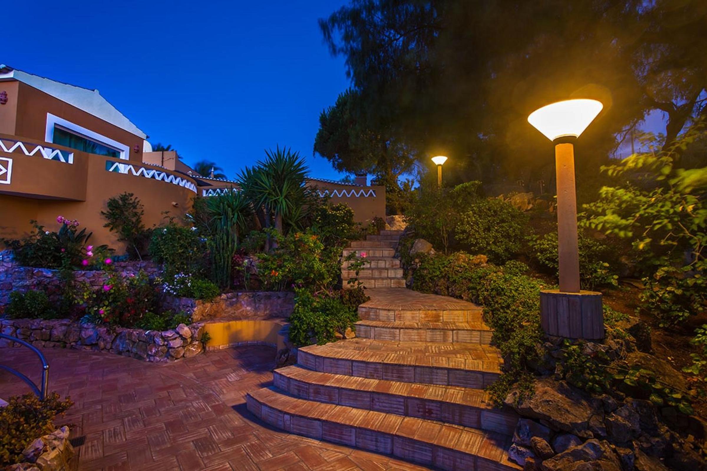 One-Bedroom Apartment with Pool and Garden View (3 Adults) photo 3