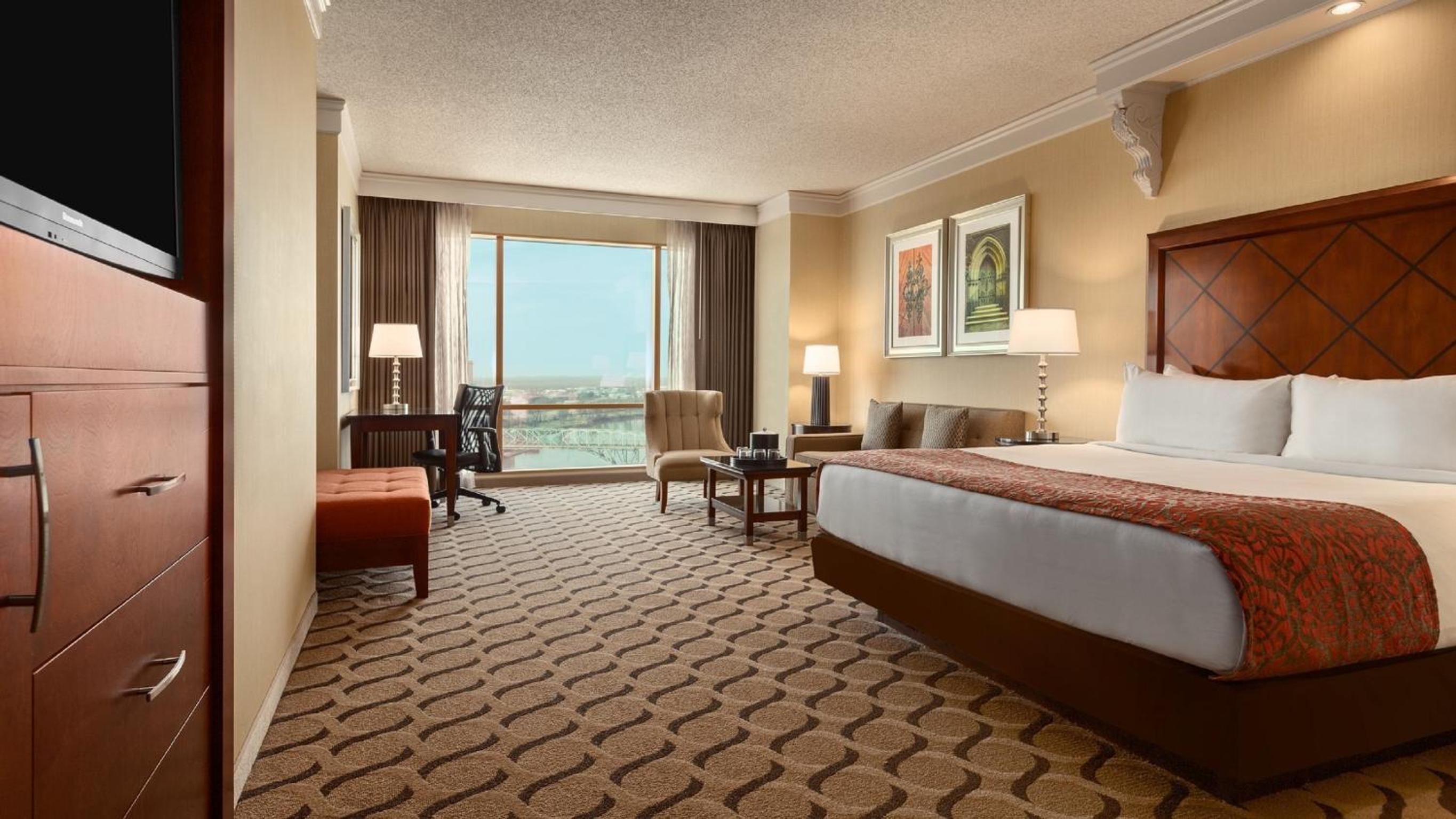 Deluxe I River View King, Non-Smoking Newly Renovated 	