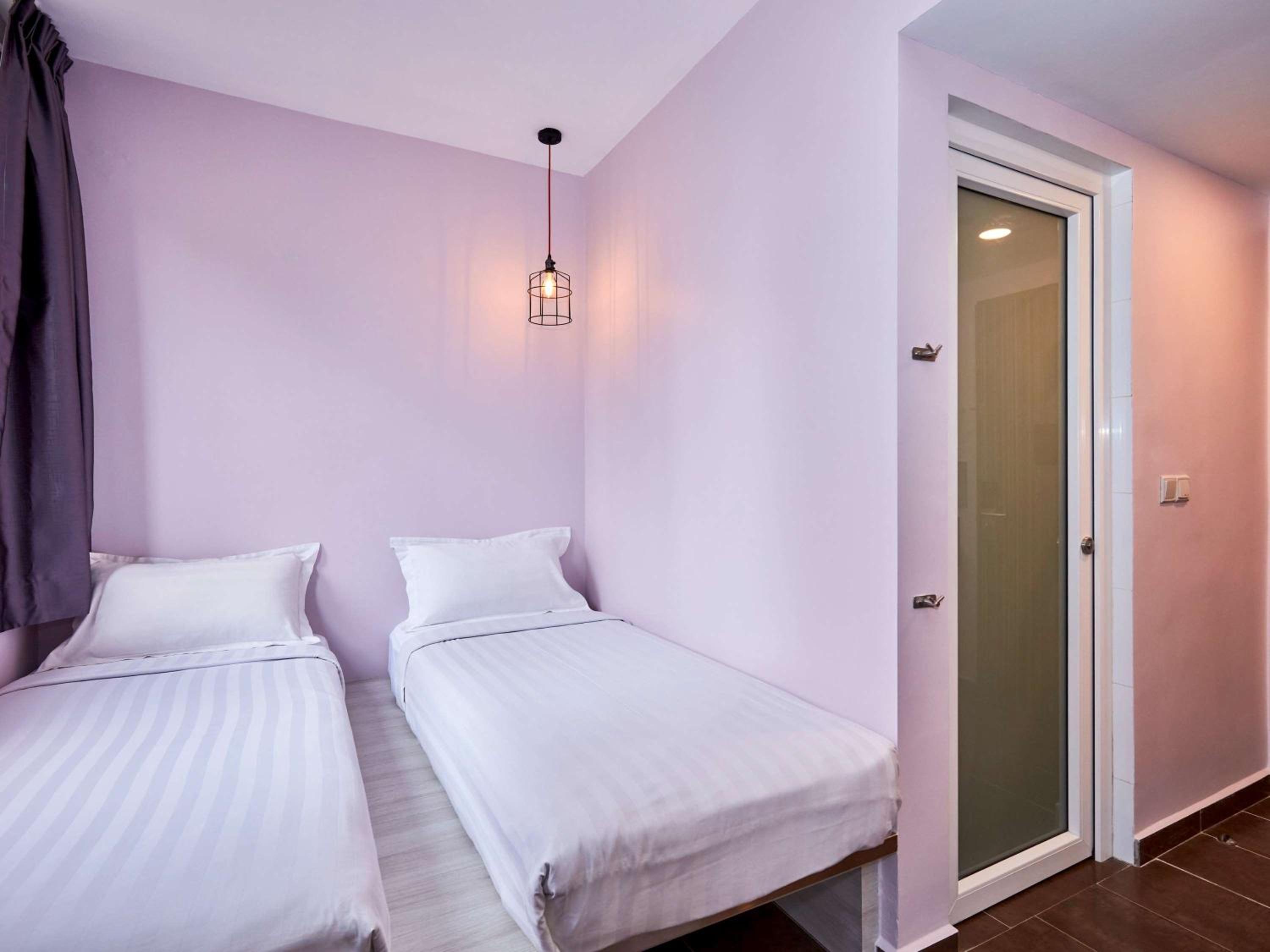 Deluxe Room with 1 Double and 2 Single Beds photo 2