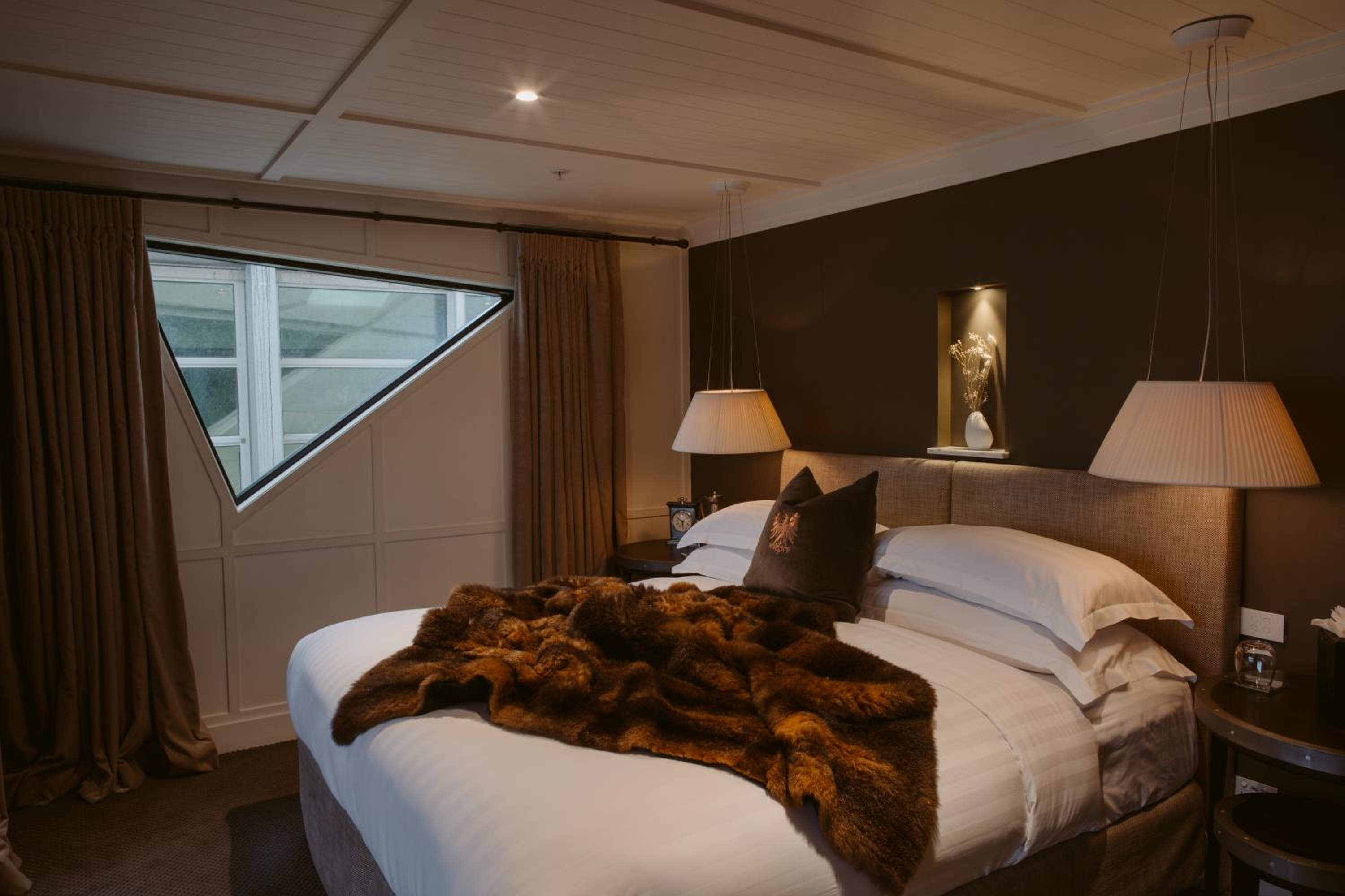 Lake View Suite - Photo 1