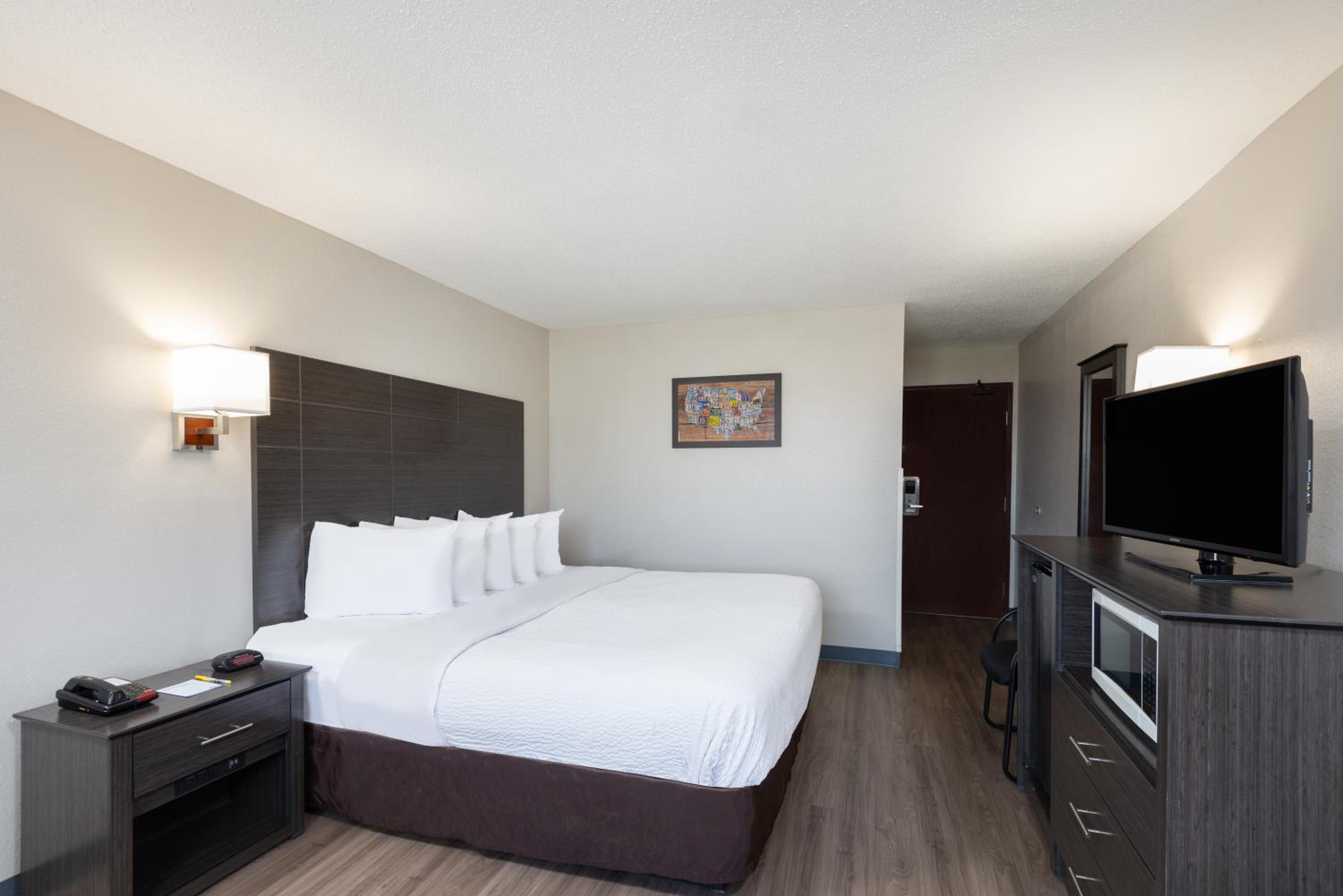 King Room - Non-Smoking photo 2