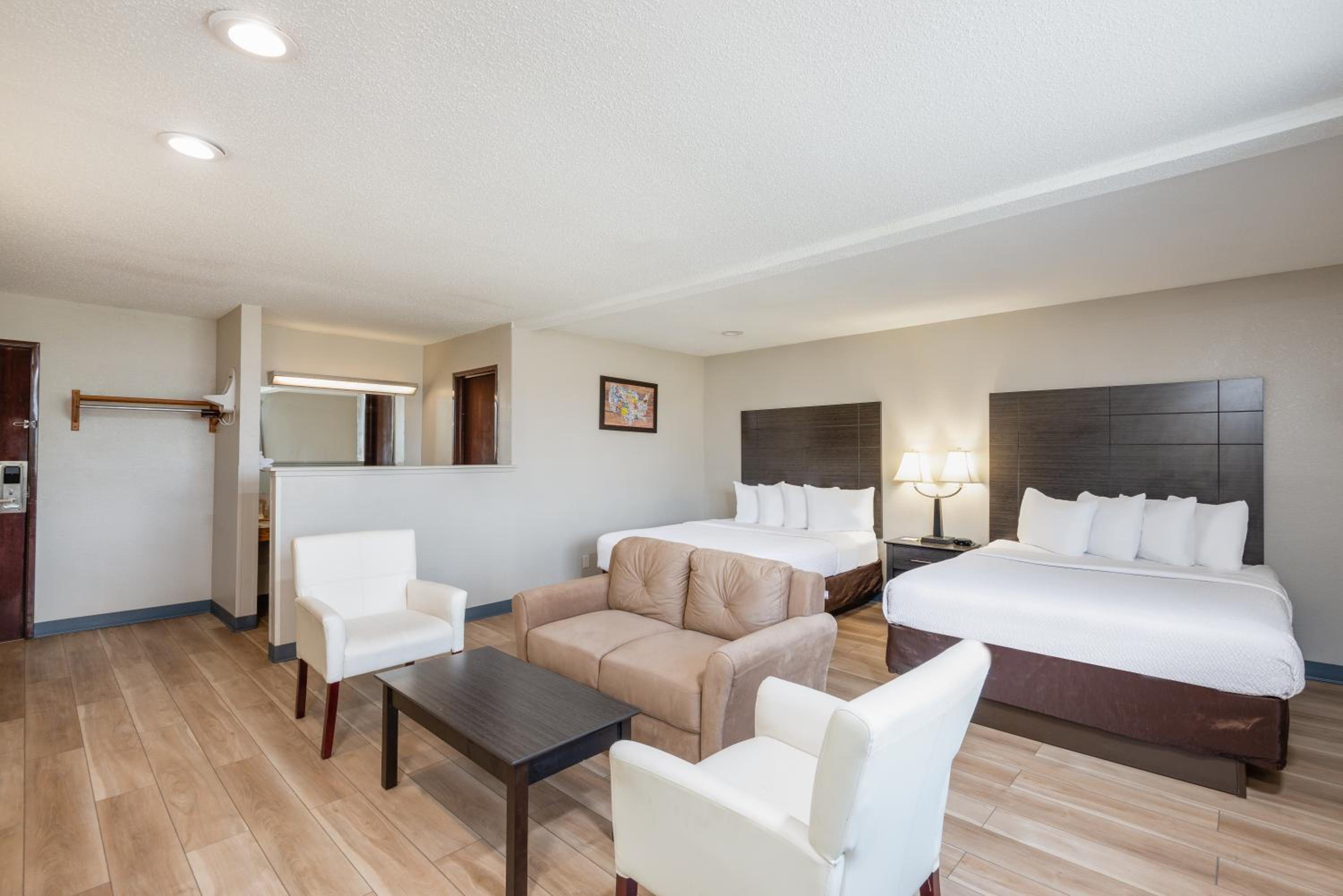 Suite with Two Queen Beds - Non-Smoking photo 1