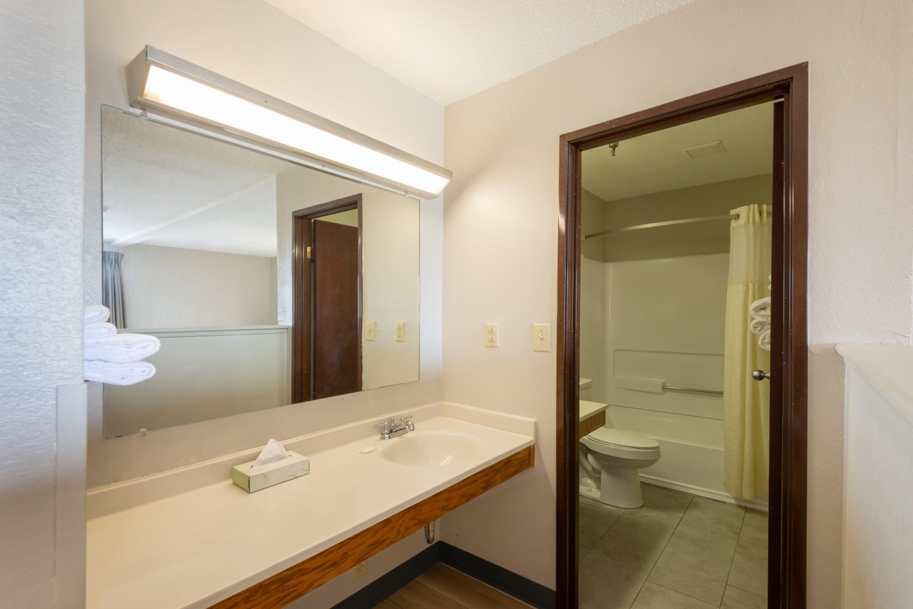 Suite with Two Queen Beds - Non-Smoking photo 2