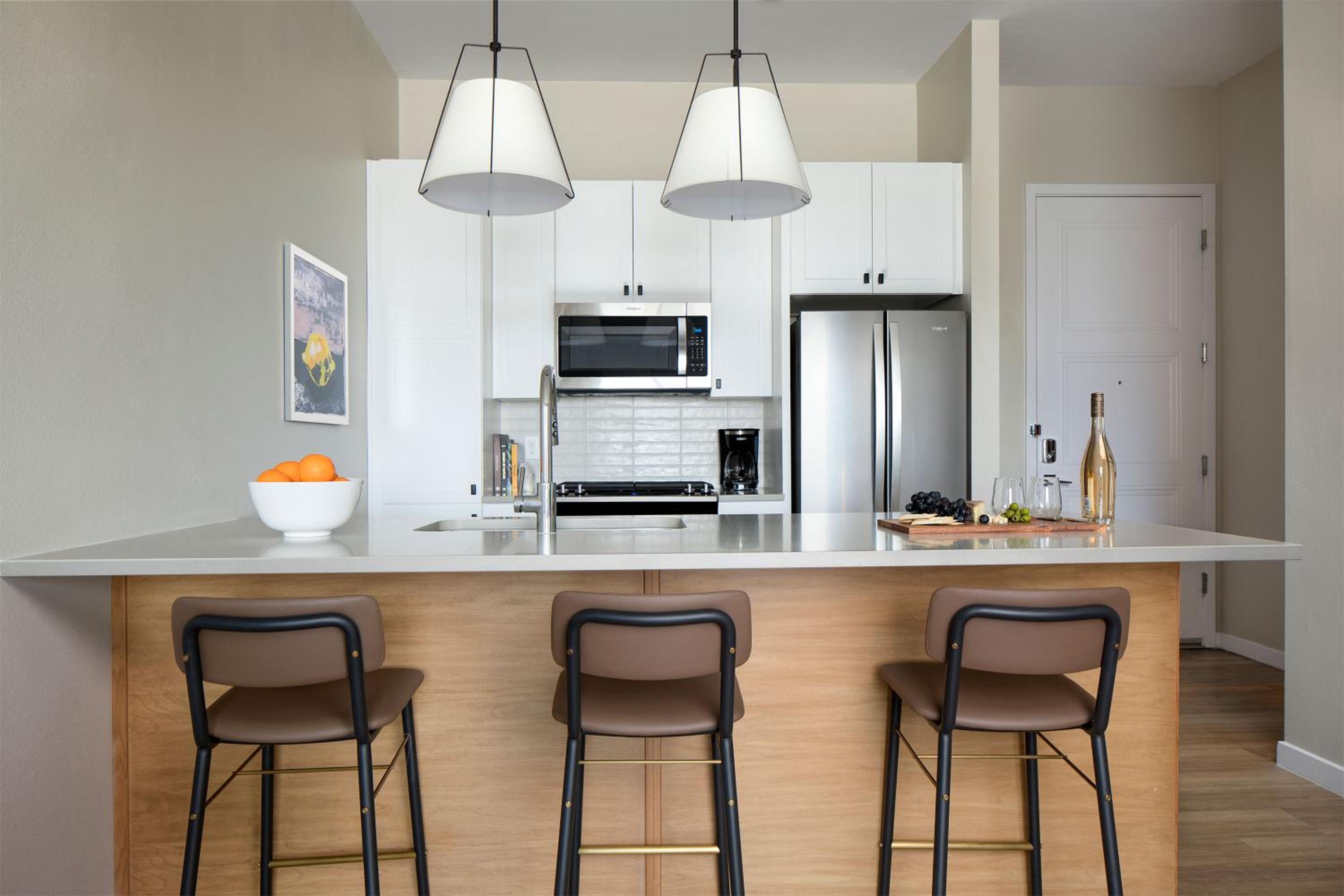 Designer Furnished 1 Bedroom Apt in Old Town - Photo 5