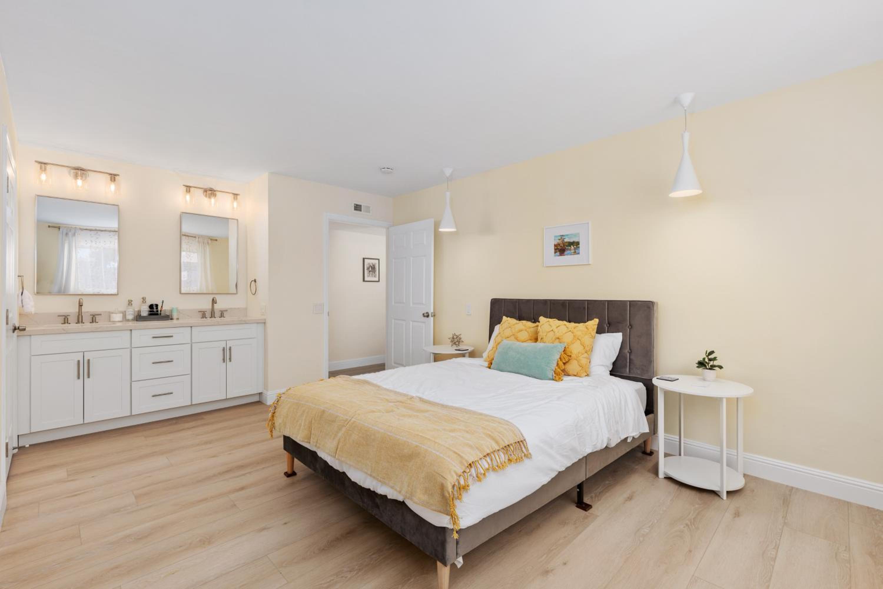 Four-Bedroom House photo 1
