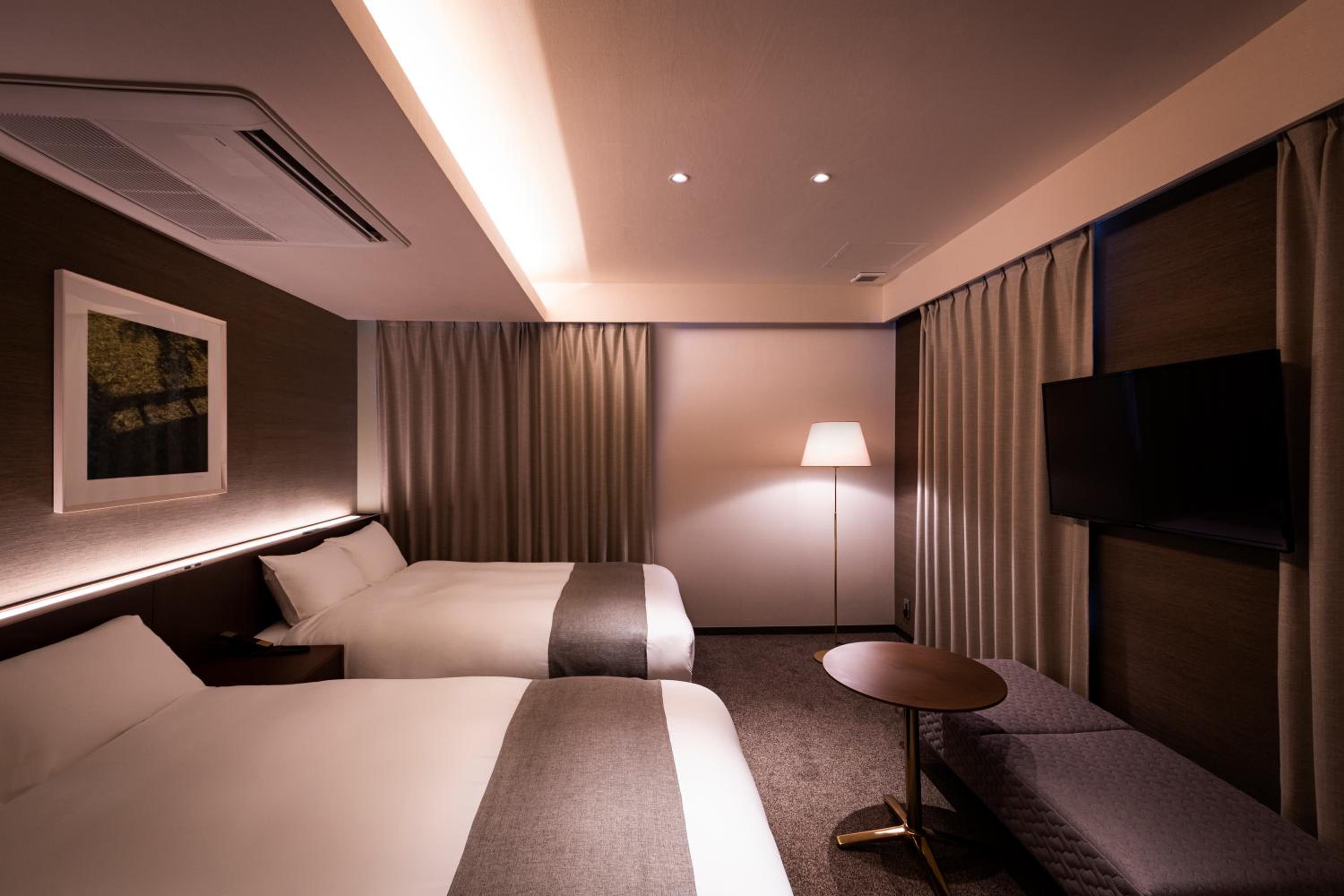 Twin Room with Private Bathroom - Photo 5
