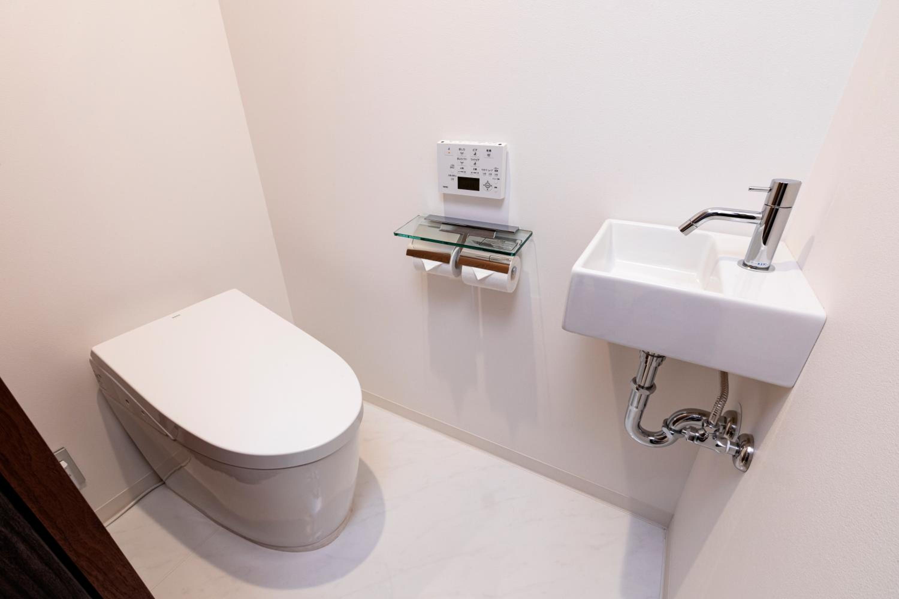 Twin Room with Private Bathroom - Photo 3