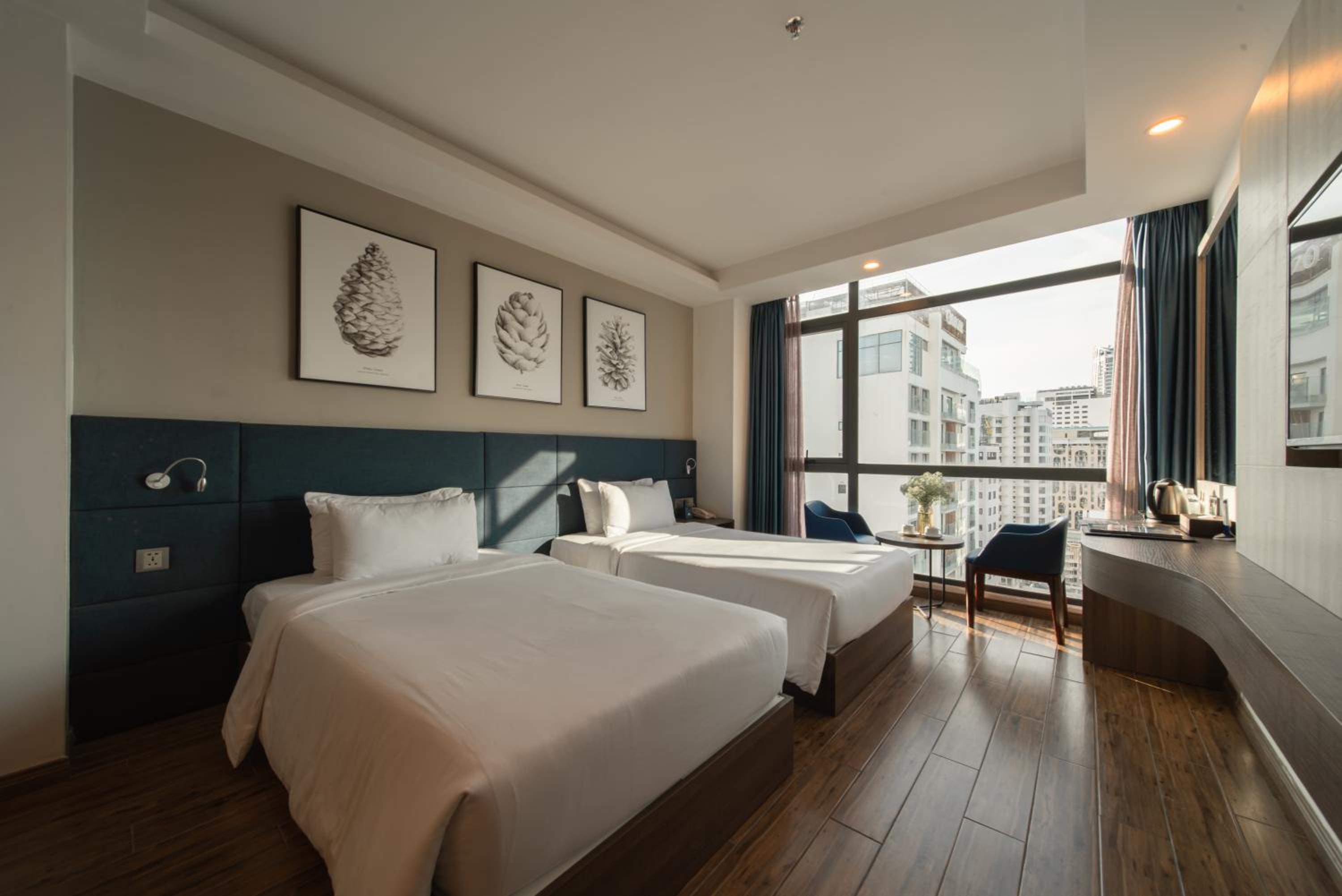 Deluxe Double or Twin with City View - Photo 7