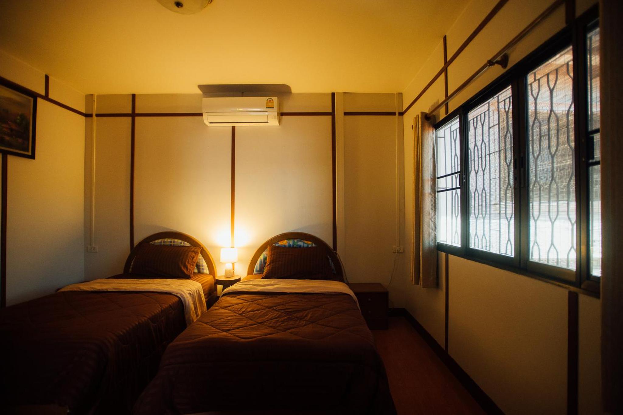 Standard Twin Room - Photo 4