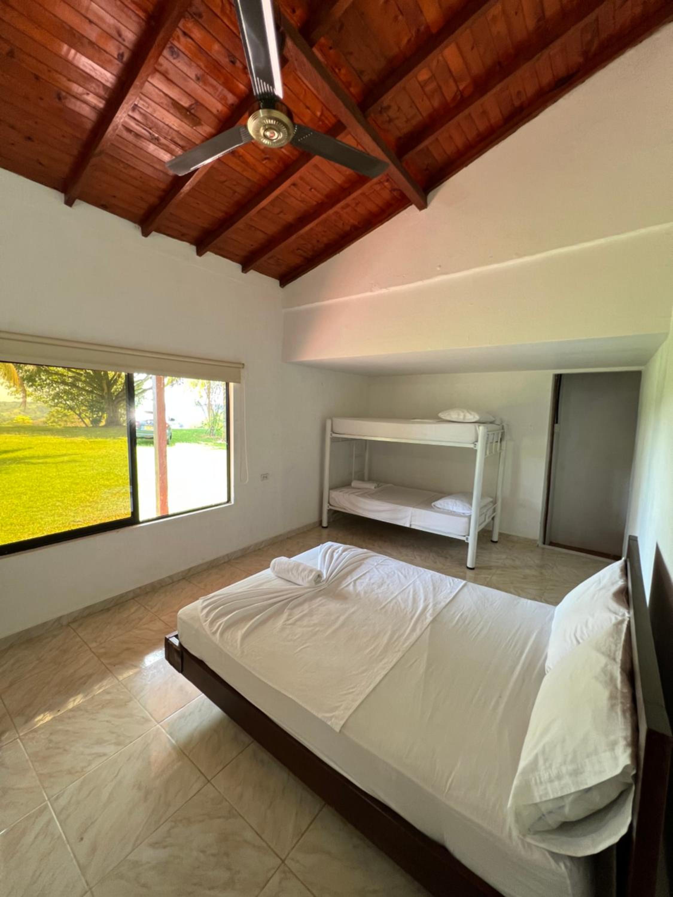 Seven-Bedroom House photo 1