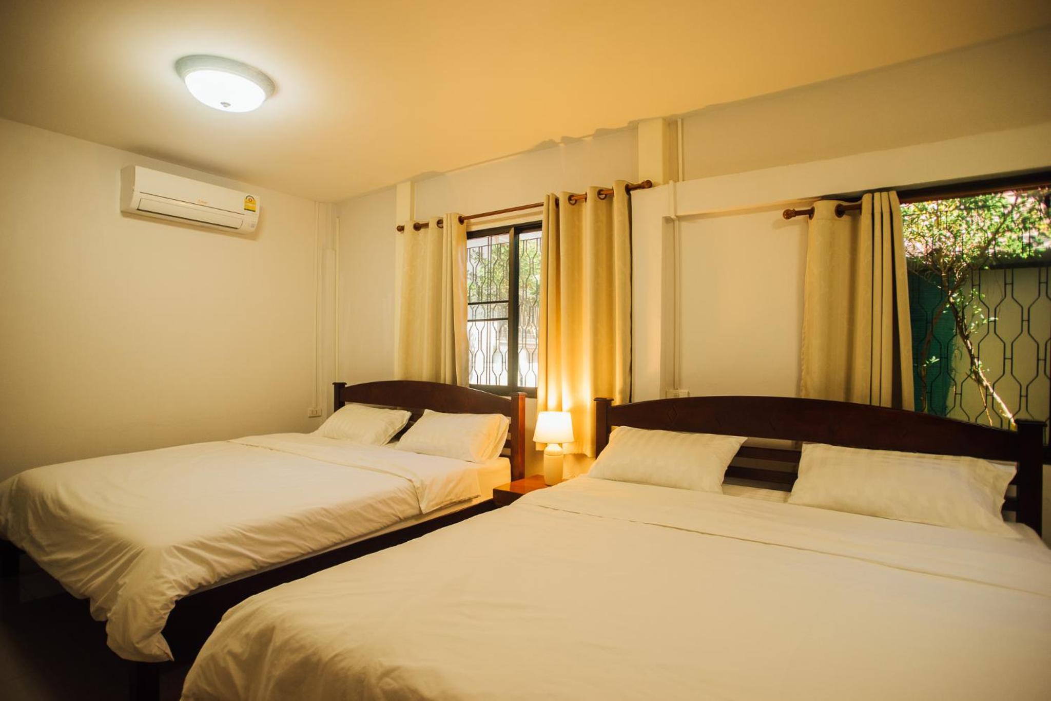 Quadruple Room with Private Bathroom - Photo 1