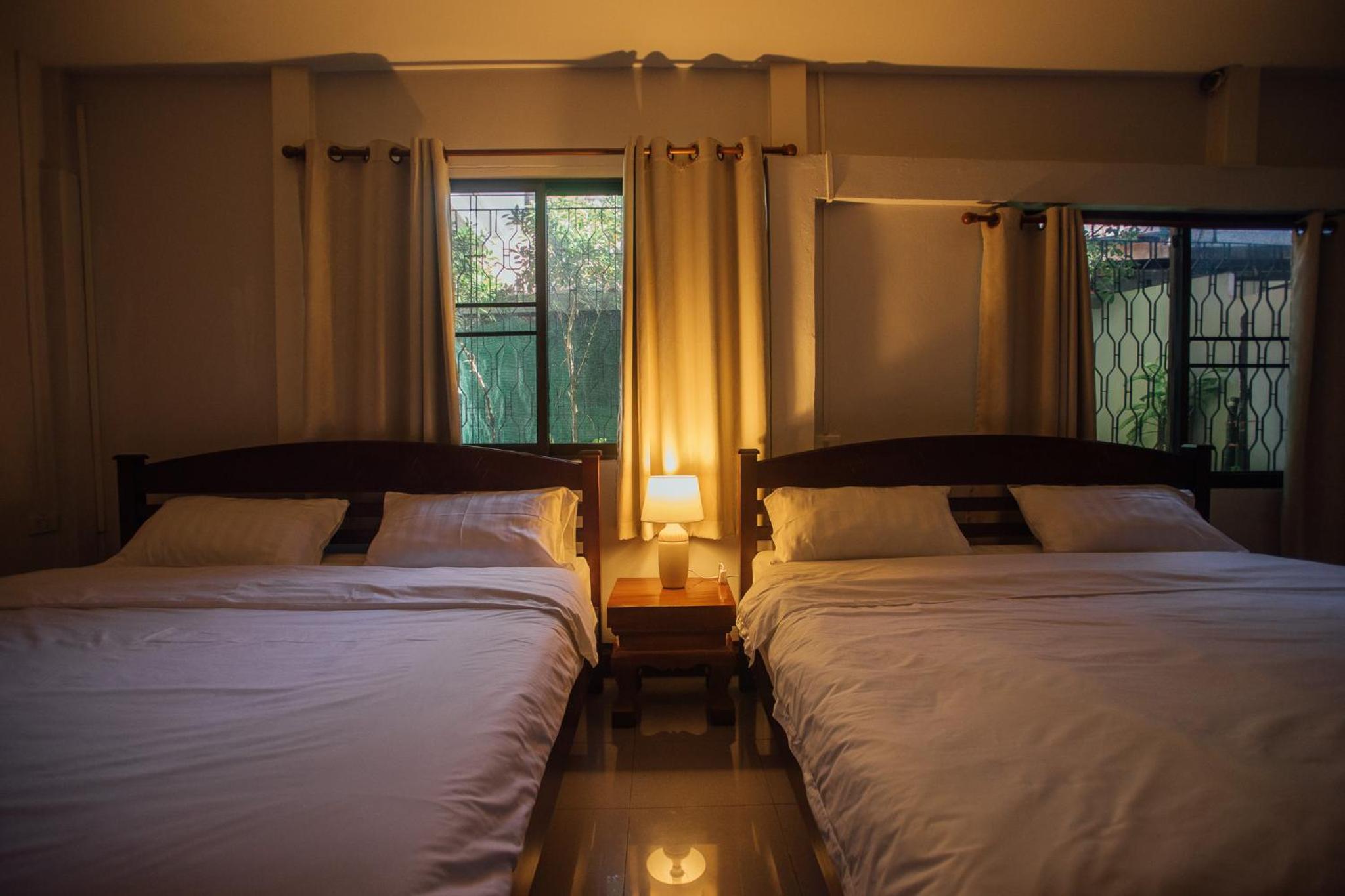 Quadruple Room with Private Bathroom - Photo 3