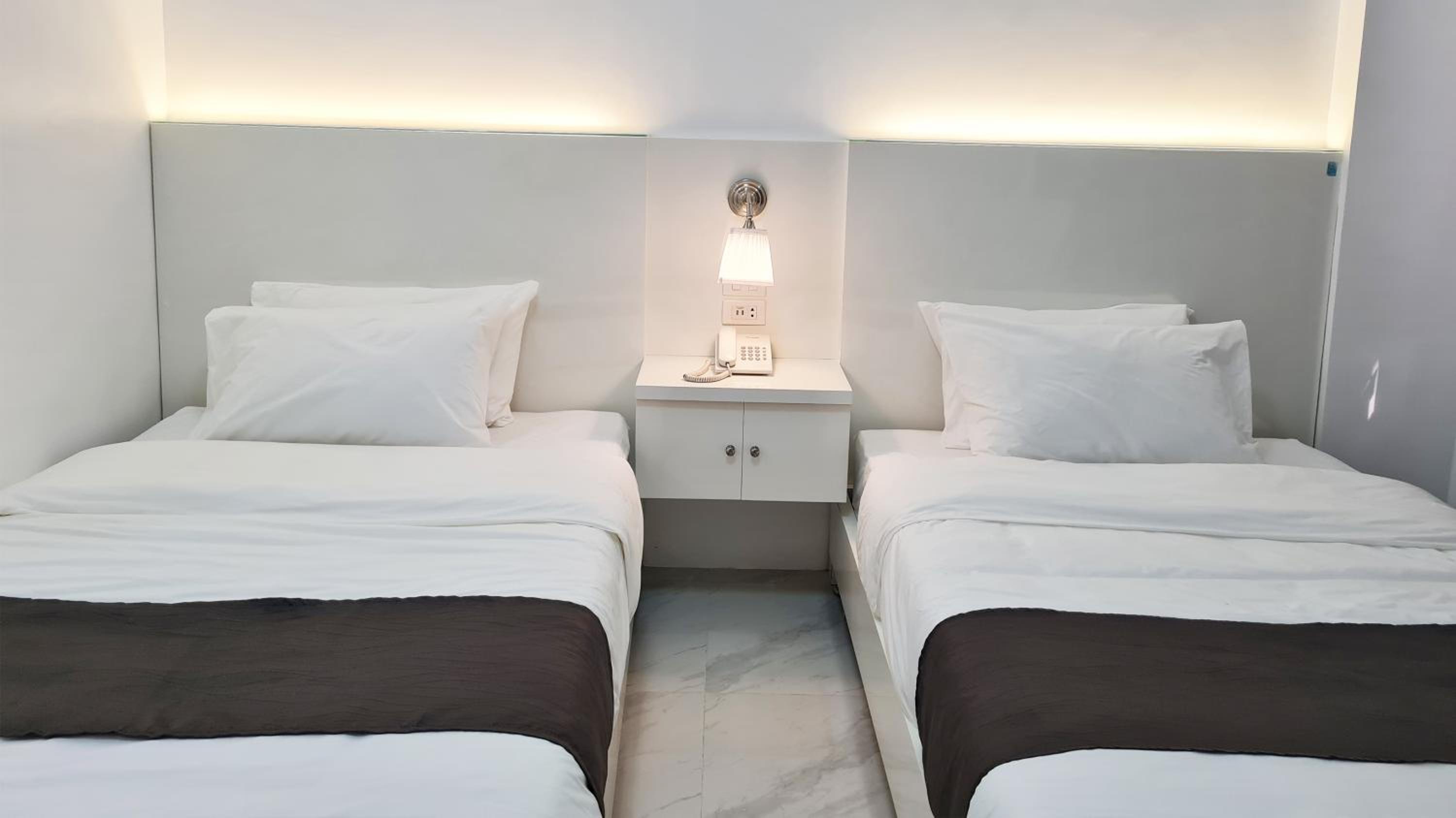 Deluxe Twin Room - Photo 6
