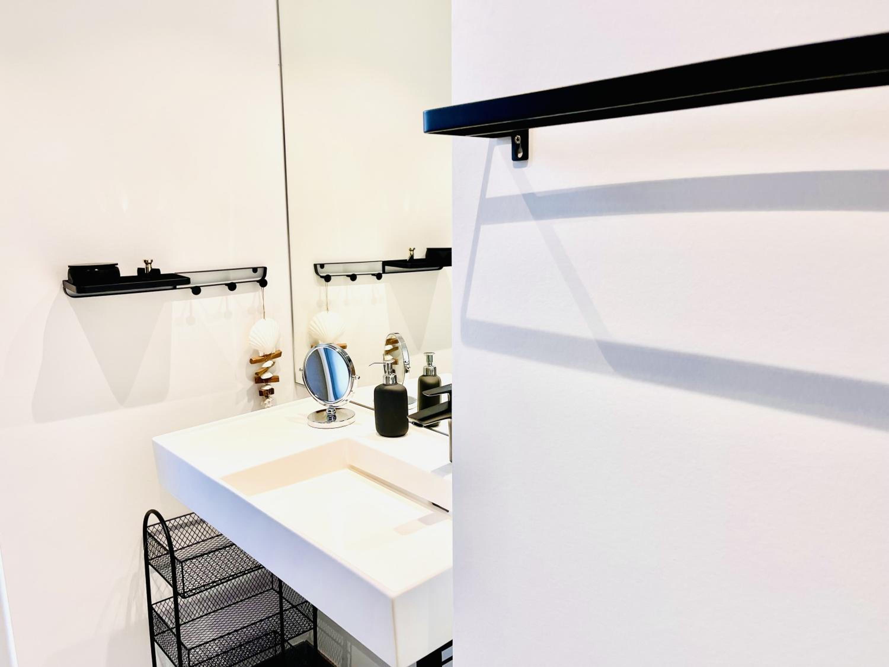 One-Bedroom House - Photo 18