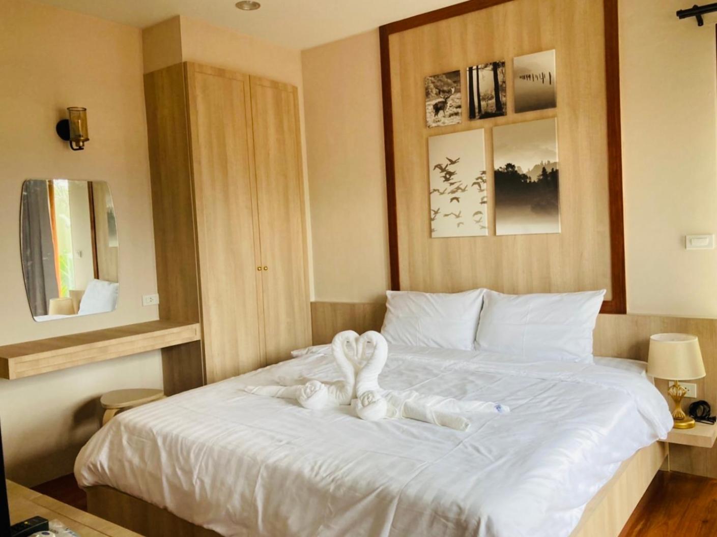 Triple Room with Pool View - Photo 2