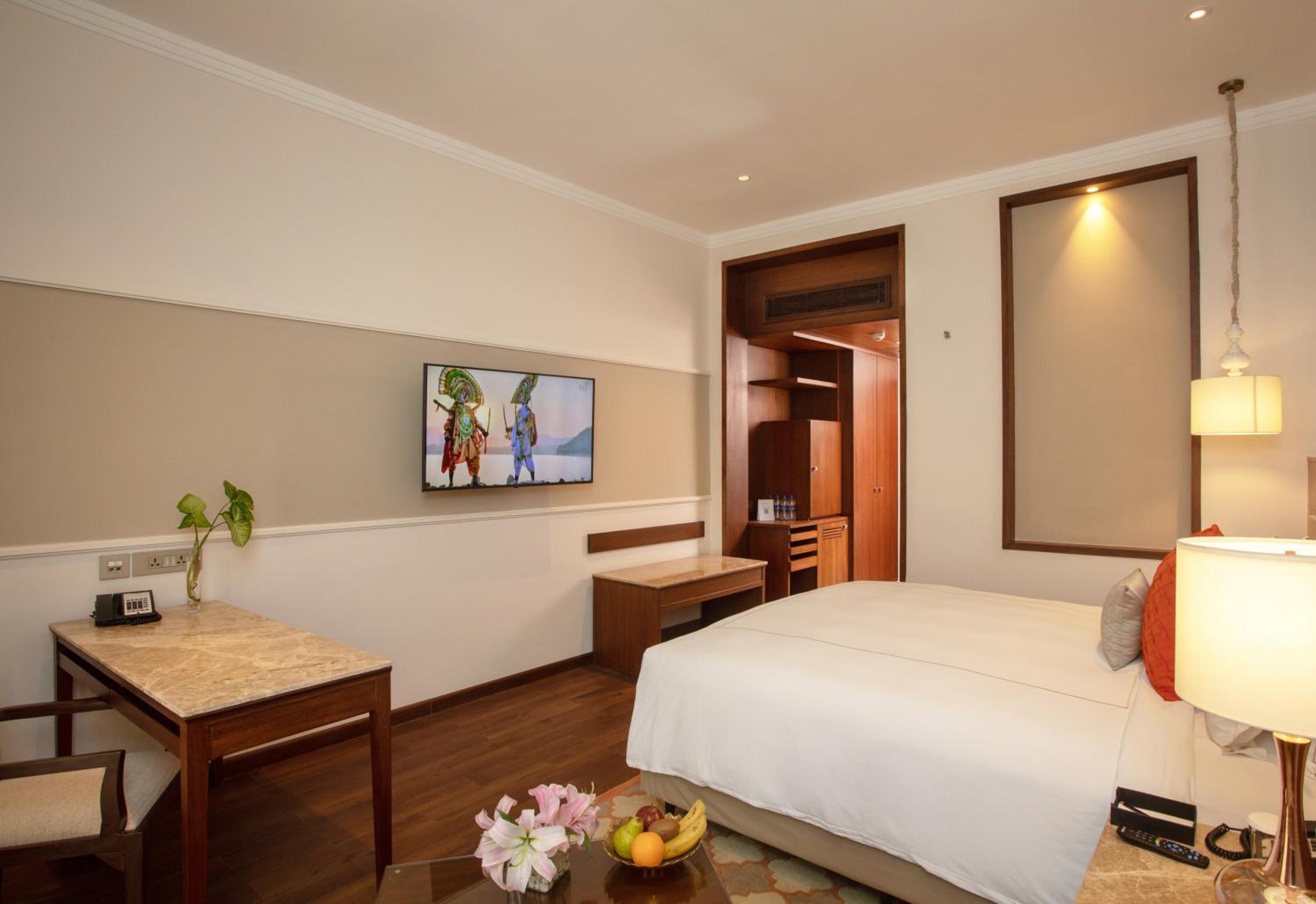 Superior Room King Bed Pool View