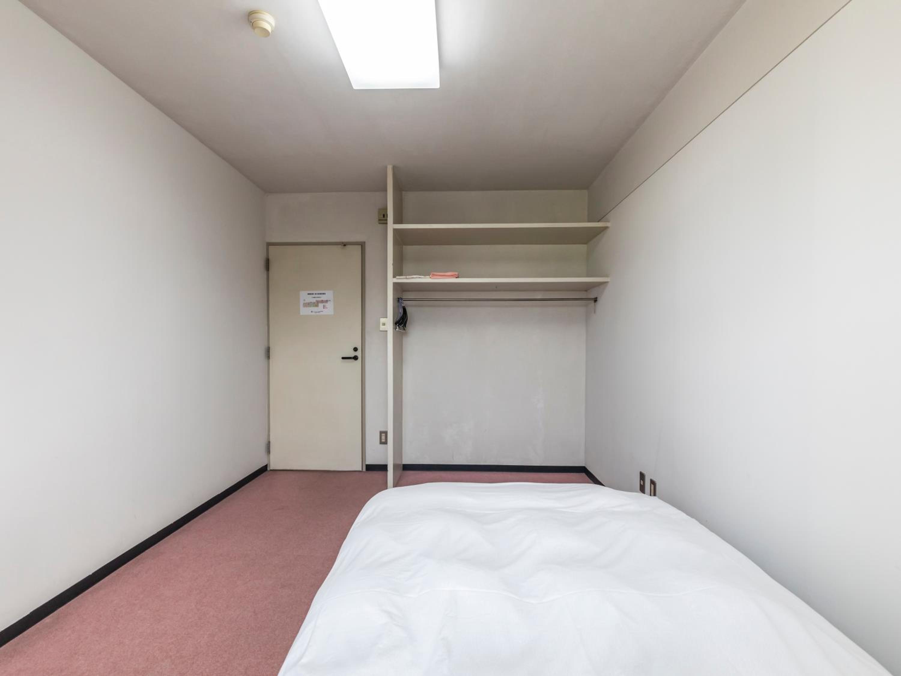 Single Room with Shared Bathroom photo 3