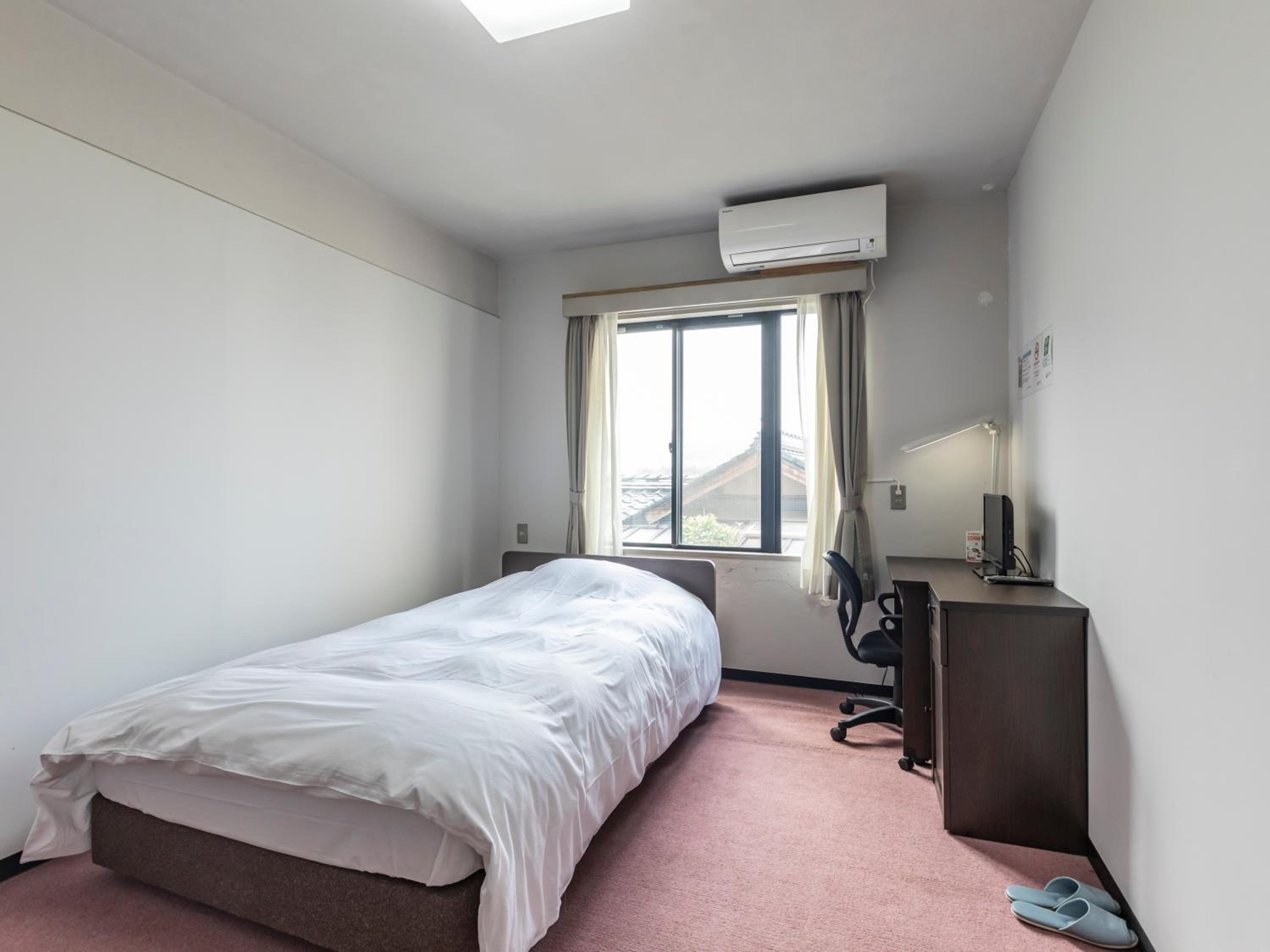 Single Room with Shared Bathroom