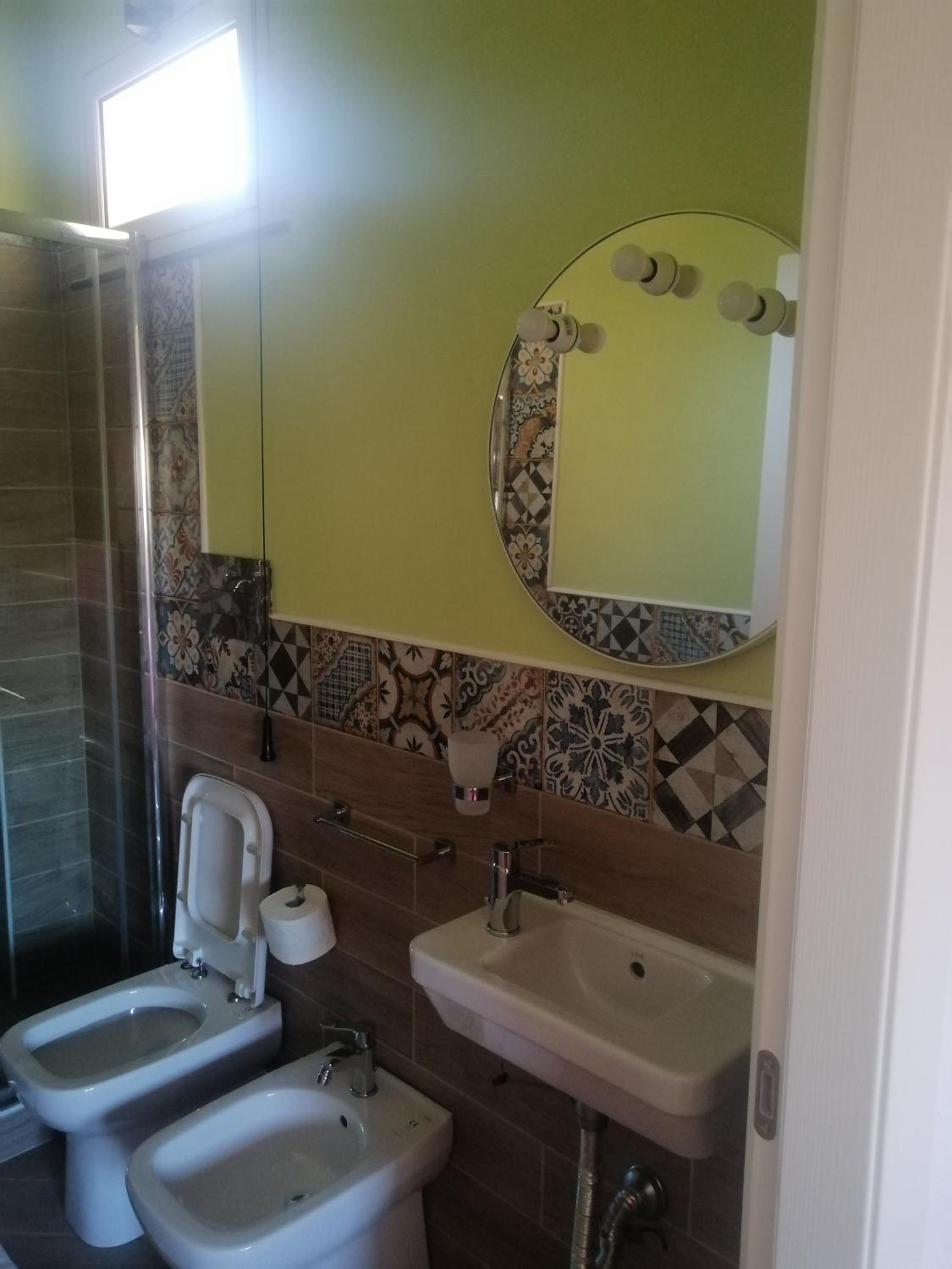 Double or Twin Room with Bathroom - Photo 4