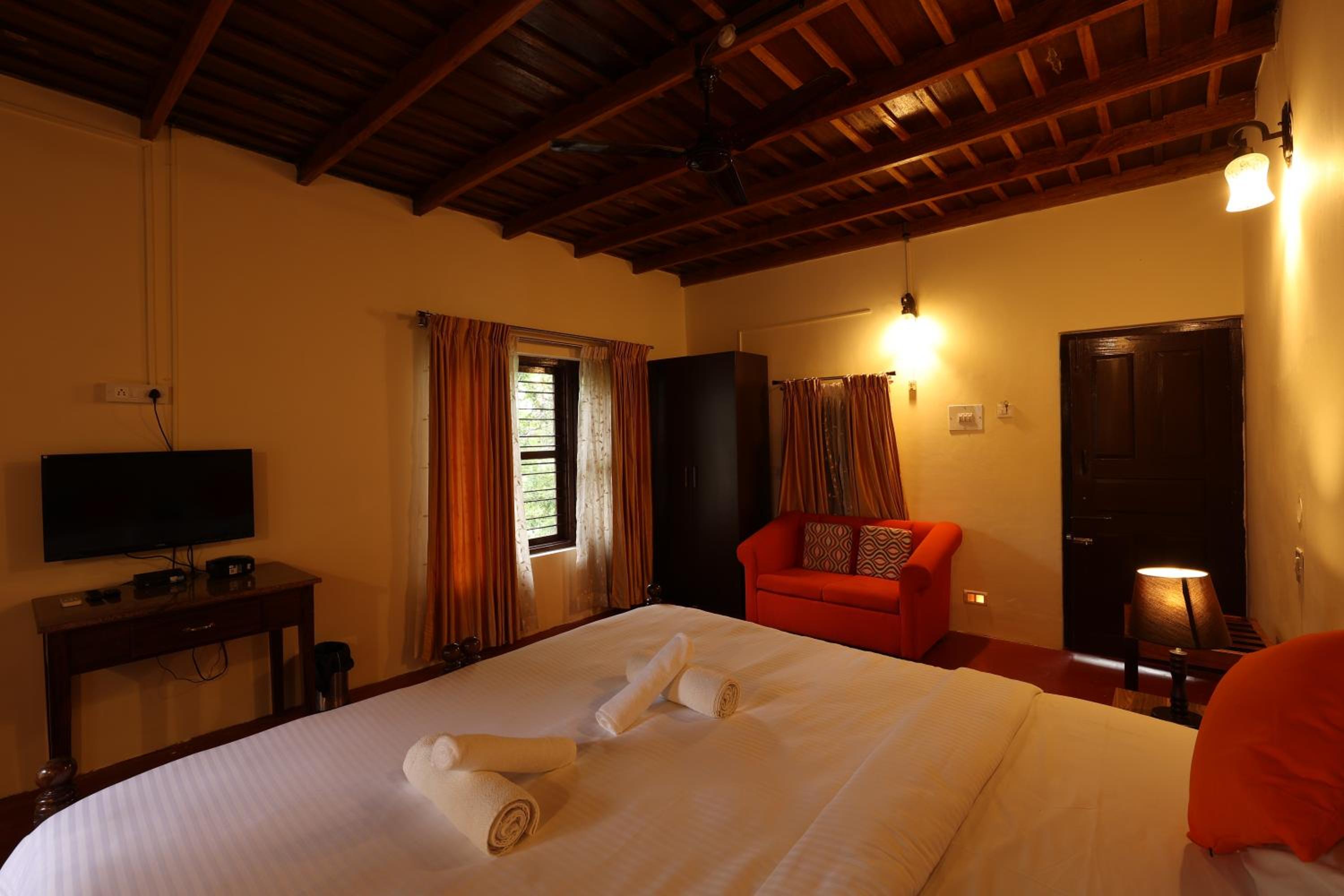 Deluxe Room - Photo 5