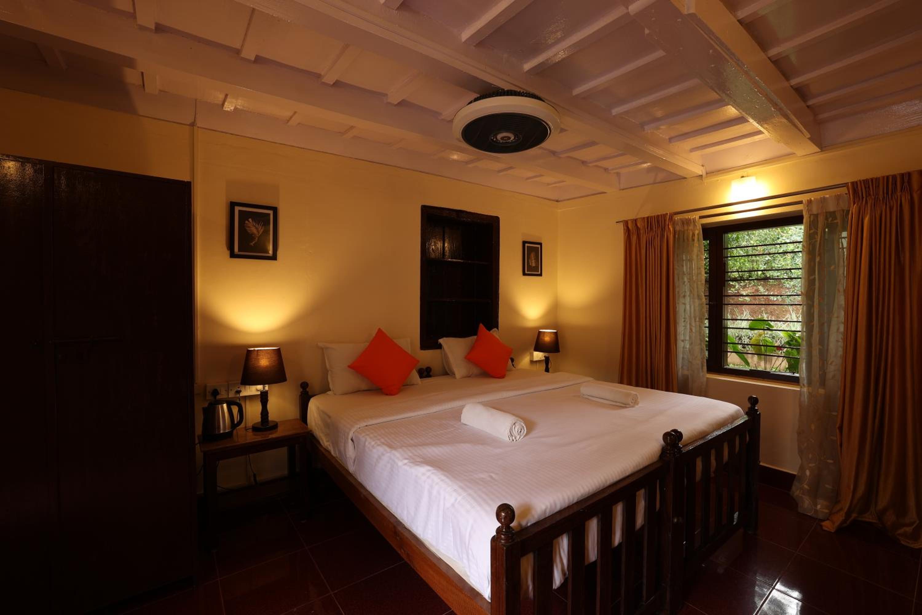 Double Room - Photo 5