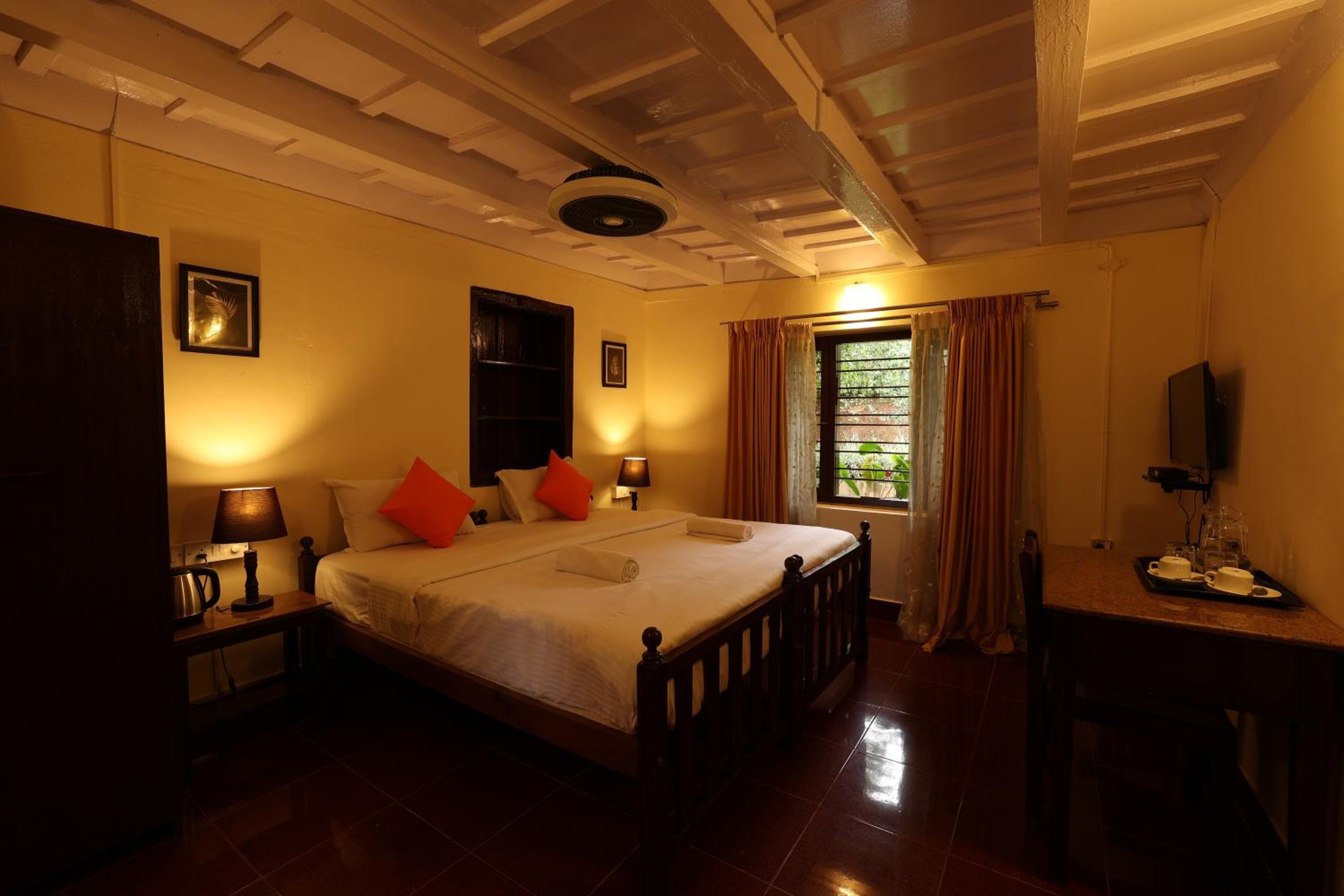 Double Room - Photo 4