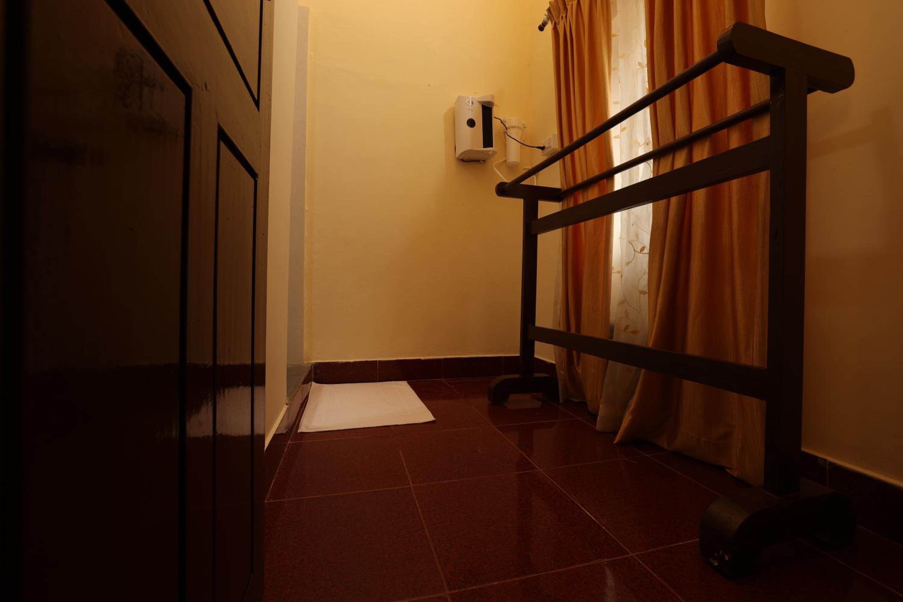 Double Room - Photo 7
