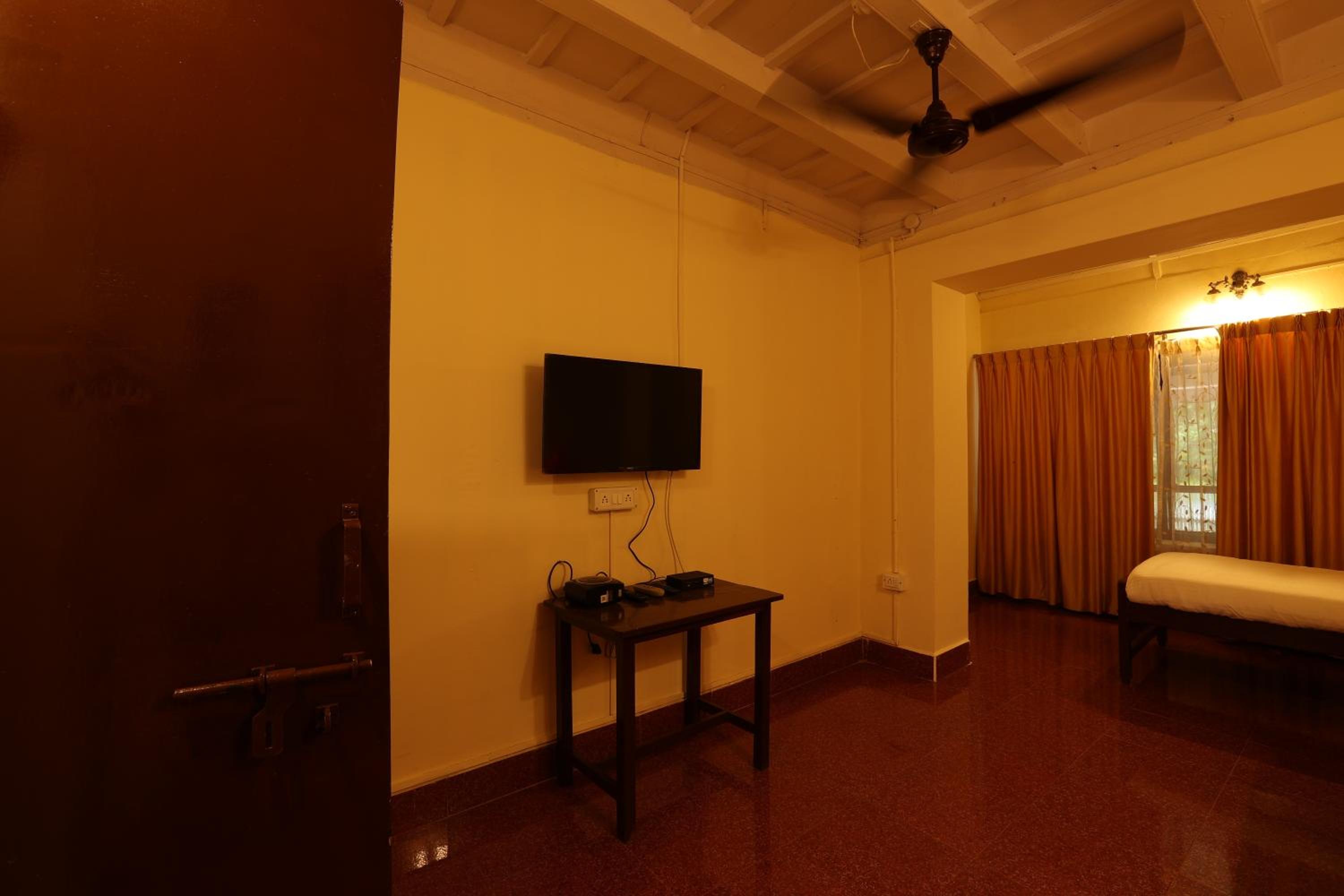 Deluxe Room - Photo 1
