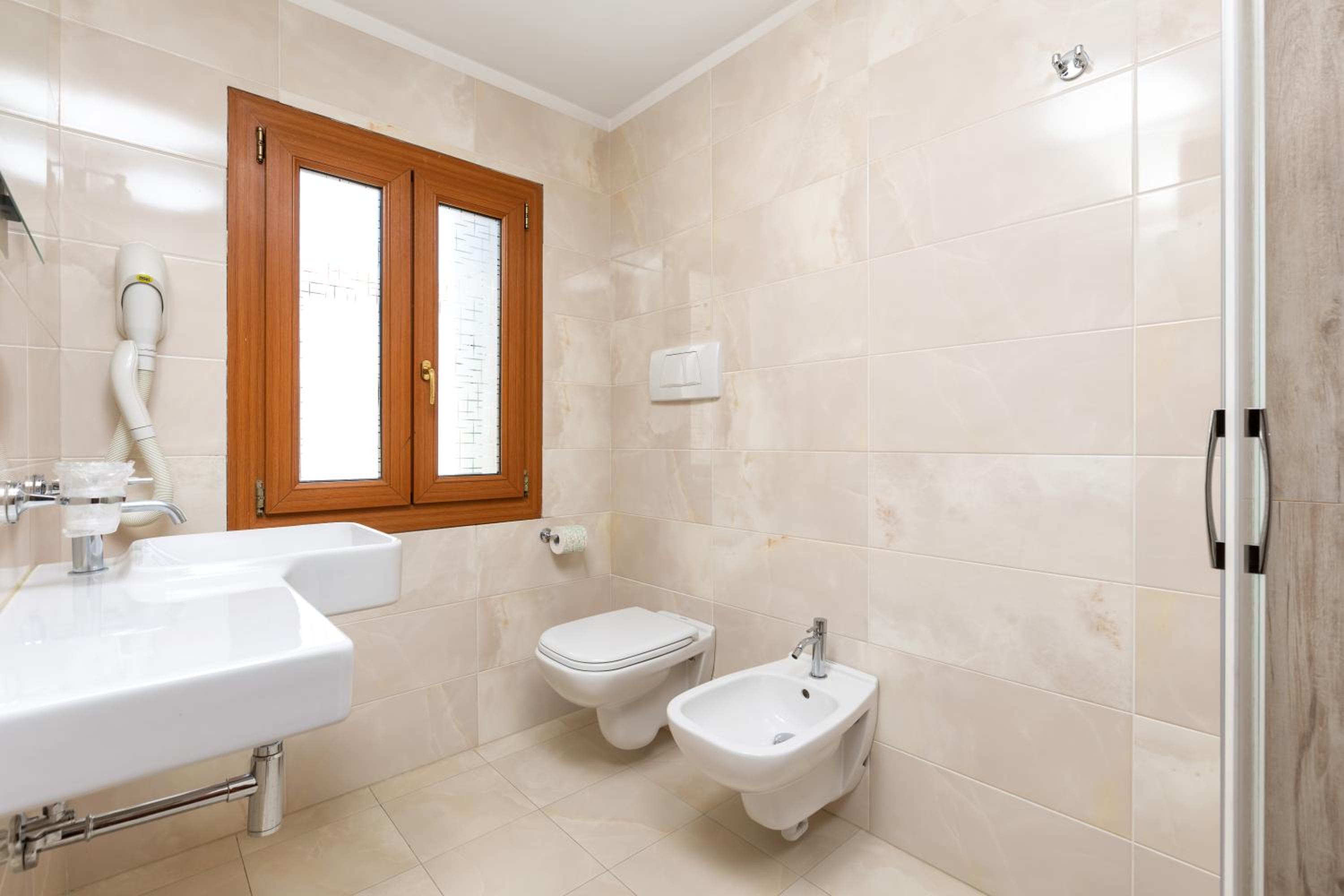 Classic Double or Twin Room - Photo 3