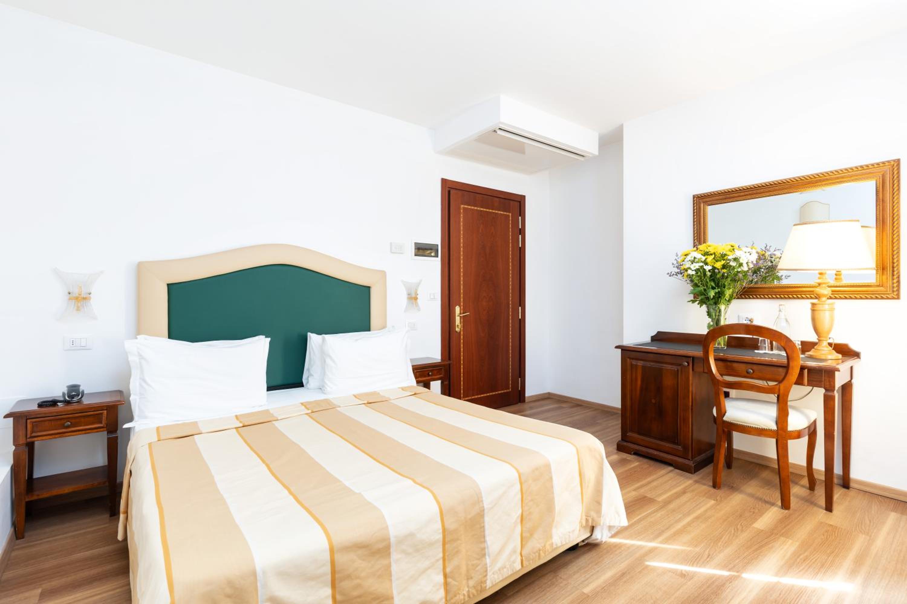 Classic Triple Room - Photo 3