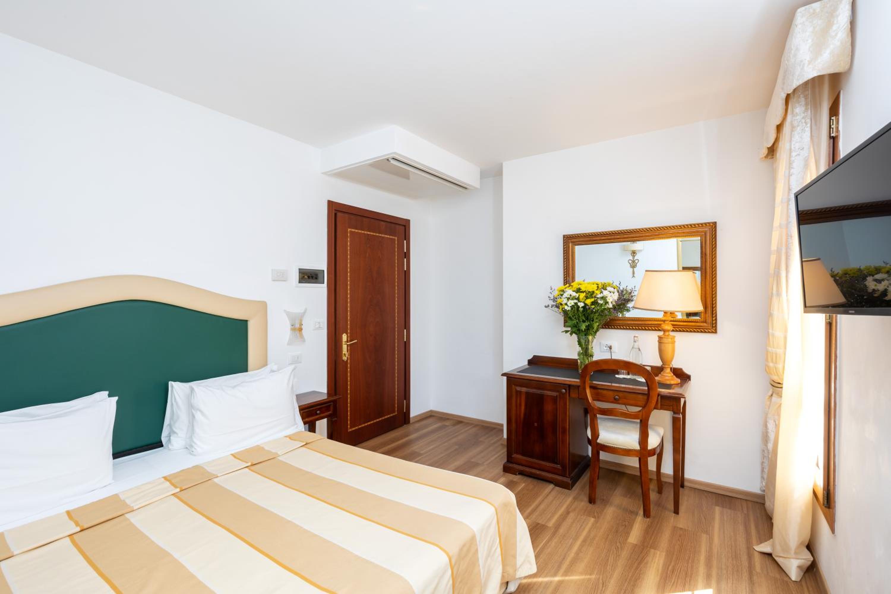 Classic Triple Room - Photo 2