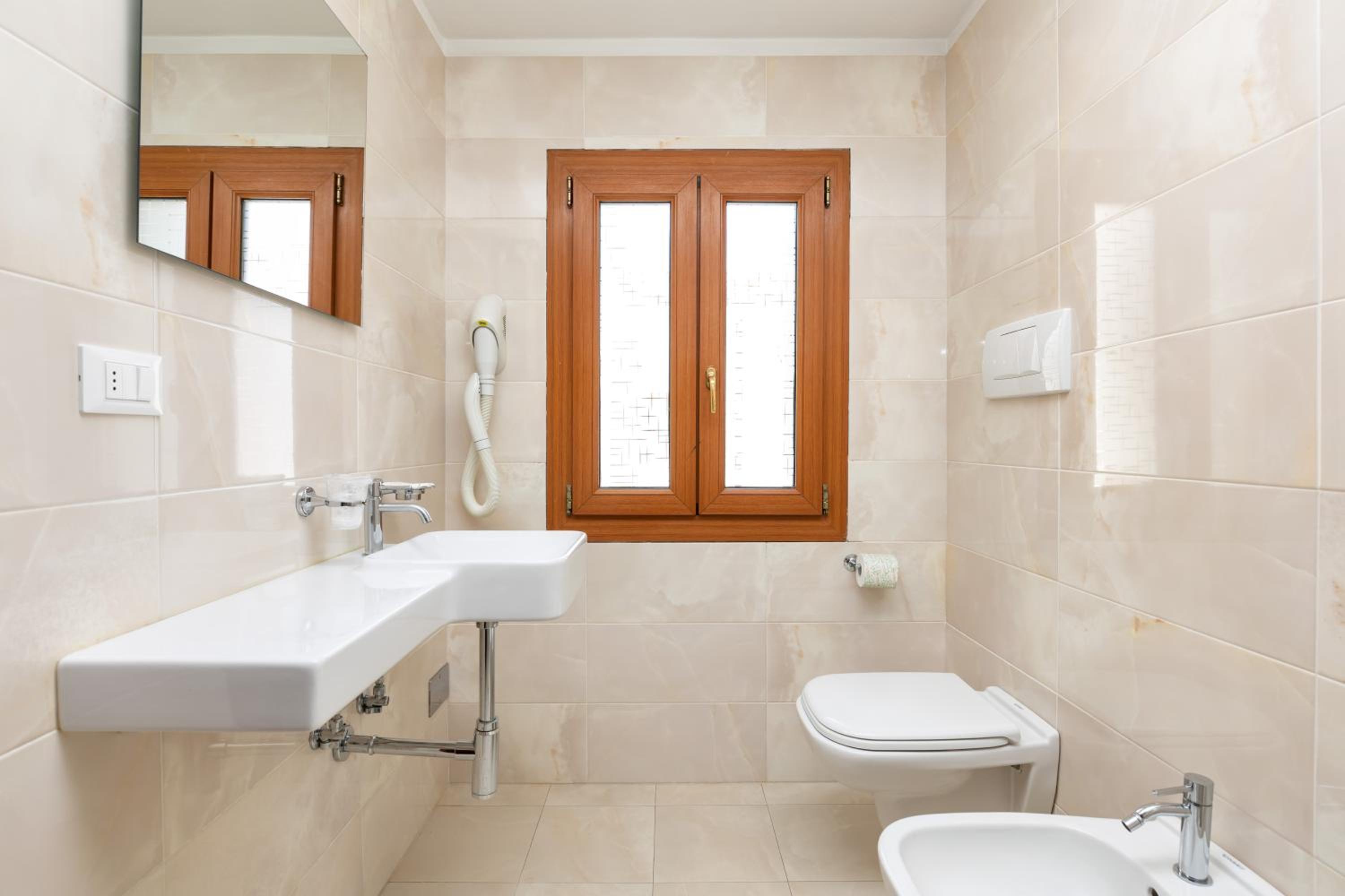 Classic Double or Twin Room - Photo 4