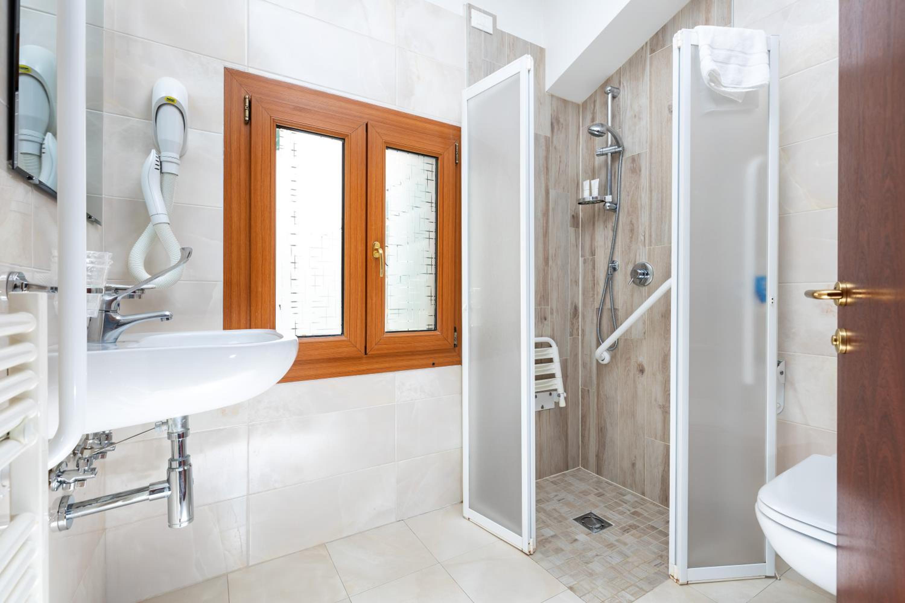 Classic Triple Room - Photo 6