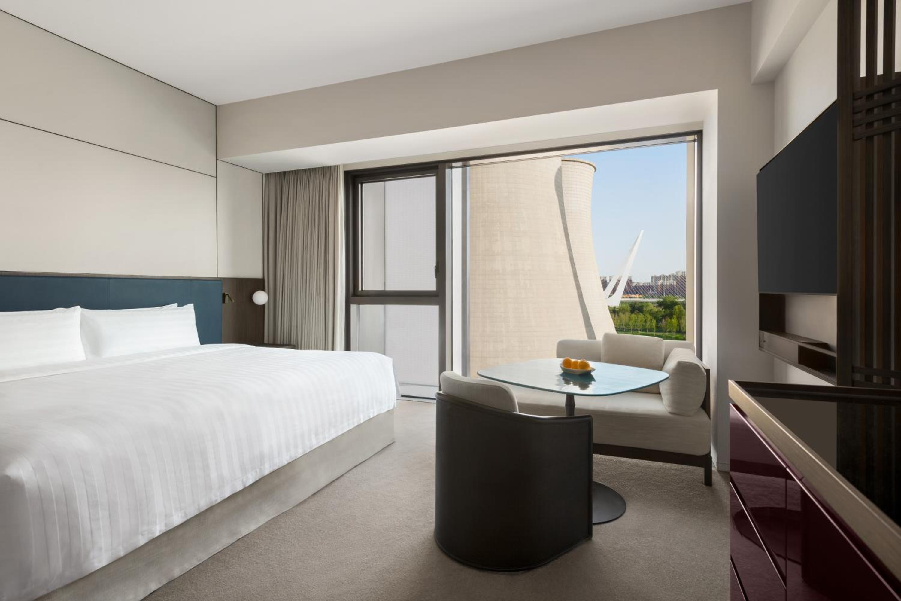 Deluxe King Room - Photo 2