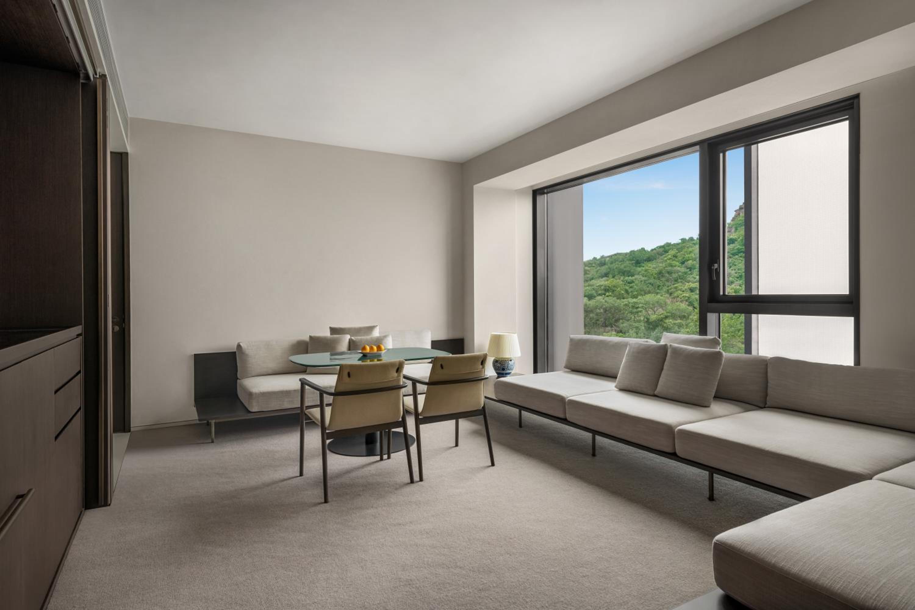 Executive Suite - Photo 4