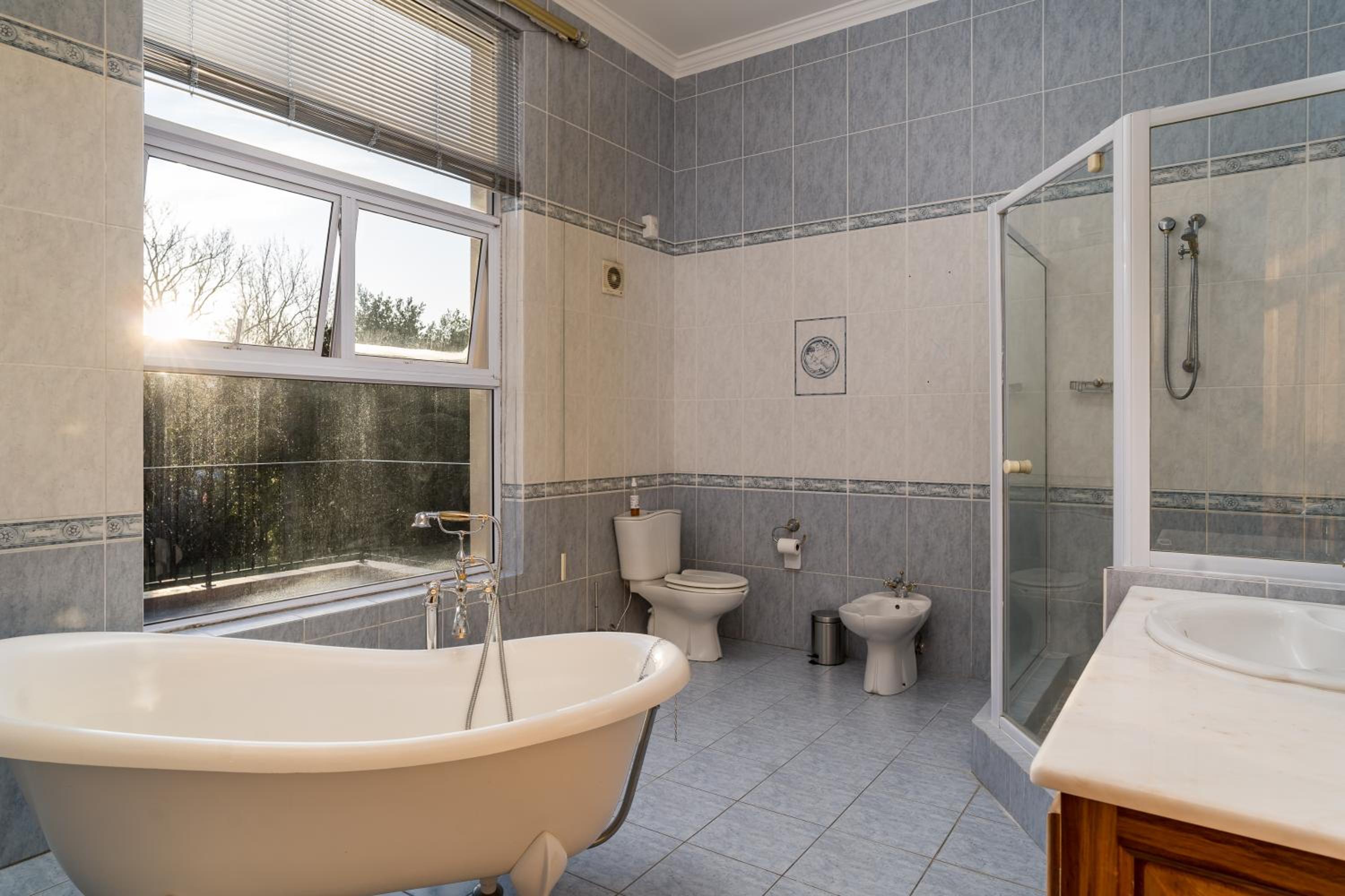 Queen Suite with Sea View photo 3