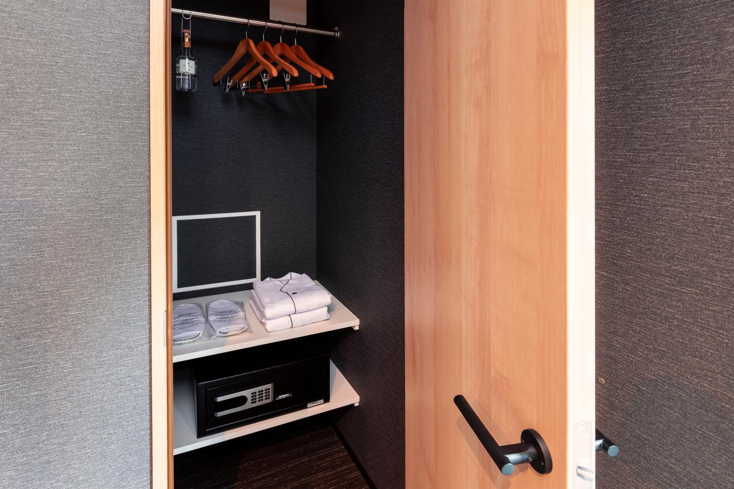 Standard Double Room - Photo 8