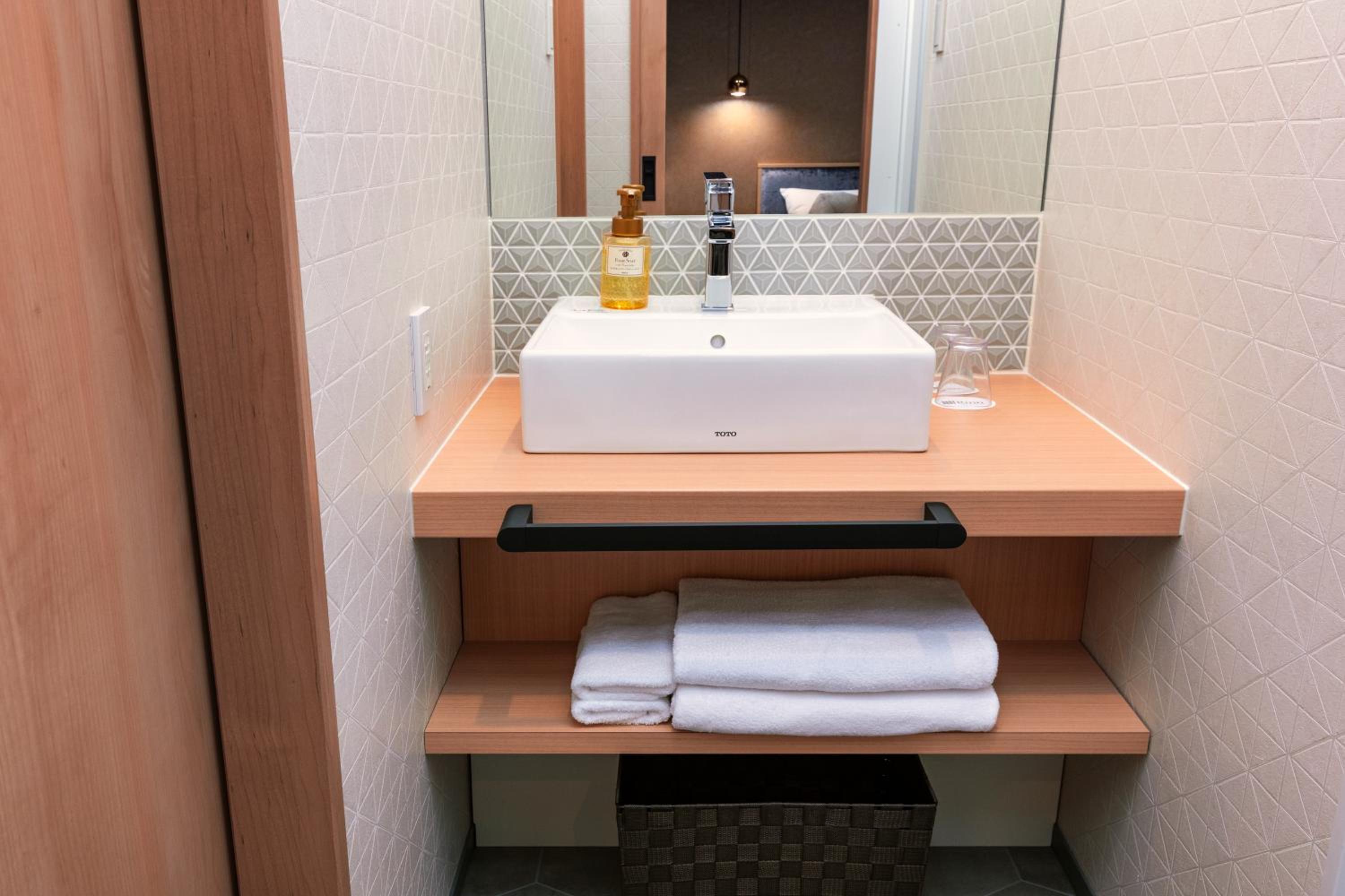 Standard Double Room - Photo 9