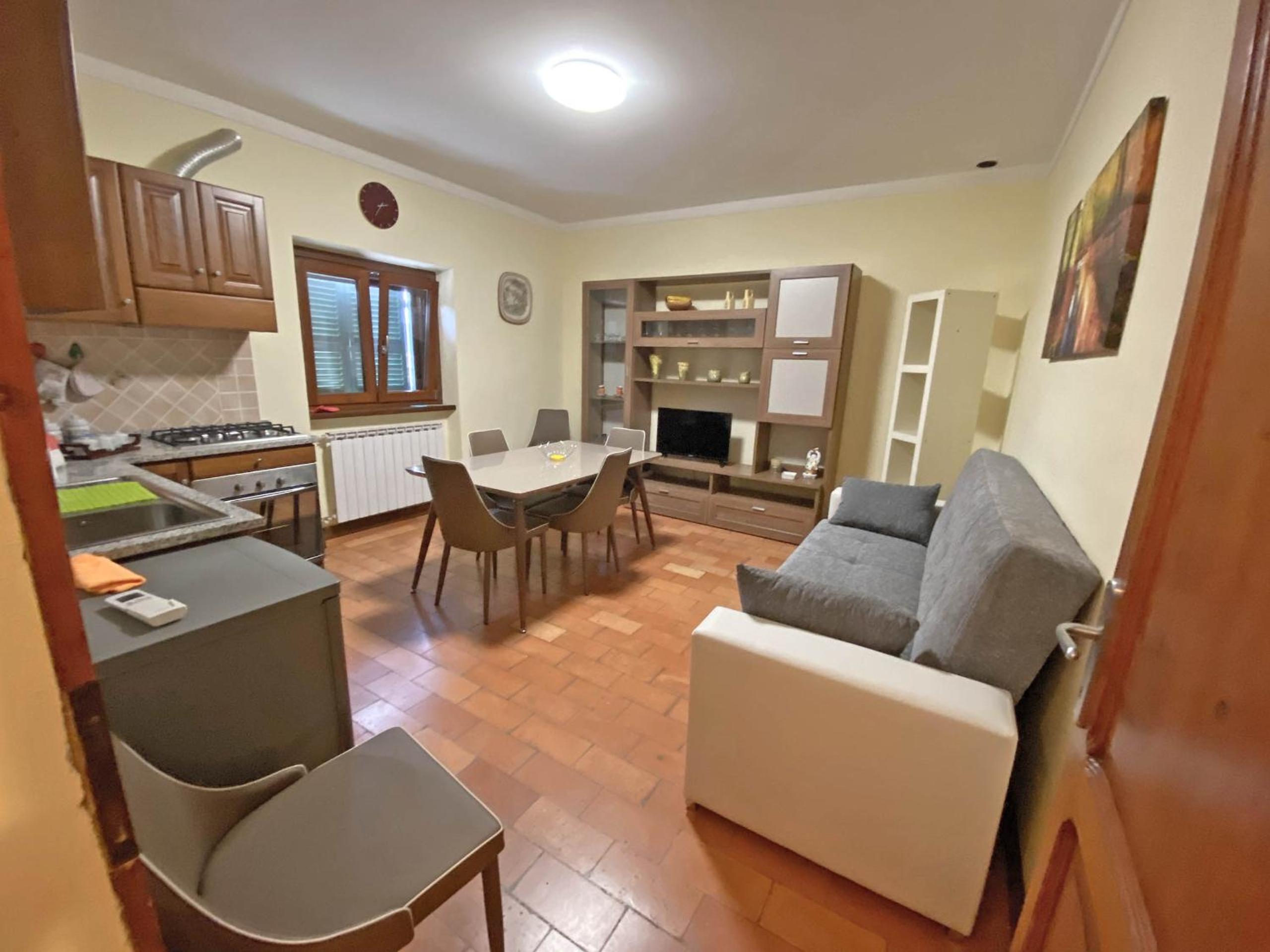 One-Bedroom Apartment photo 1