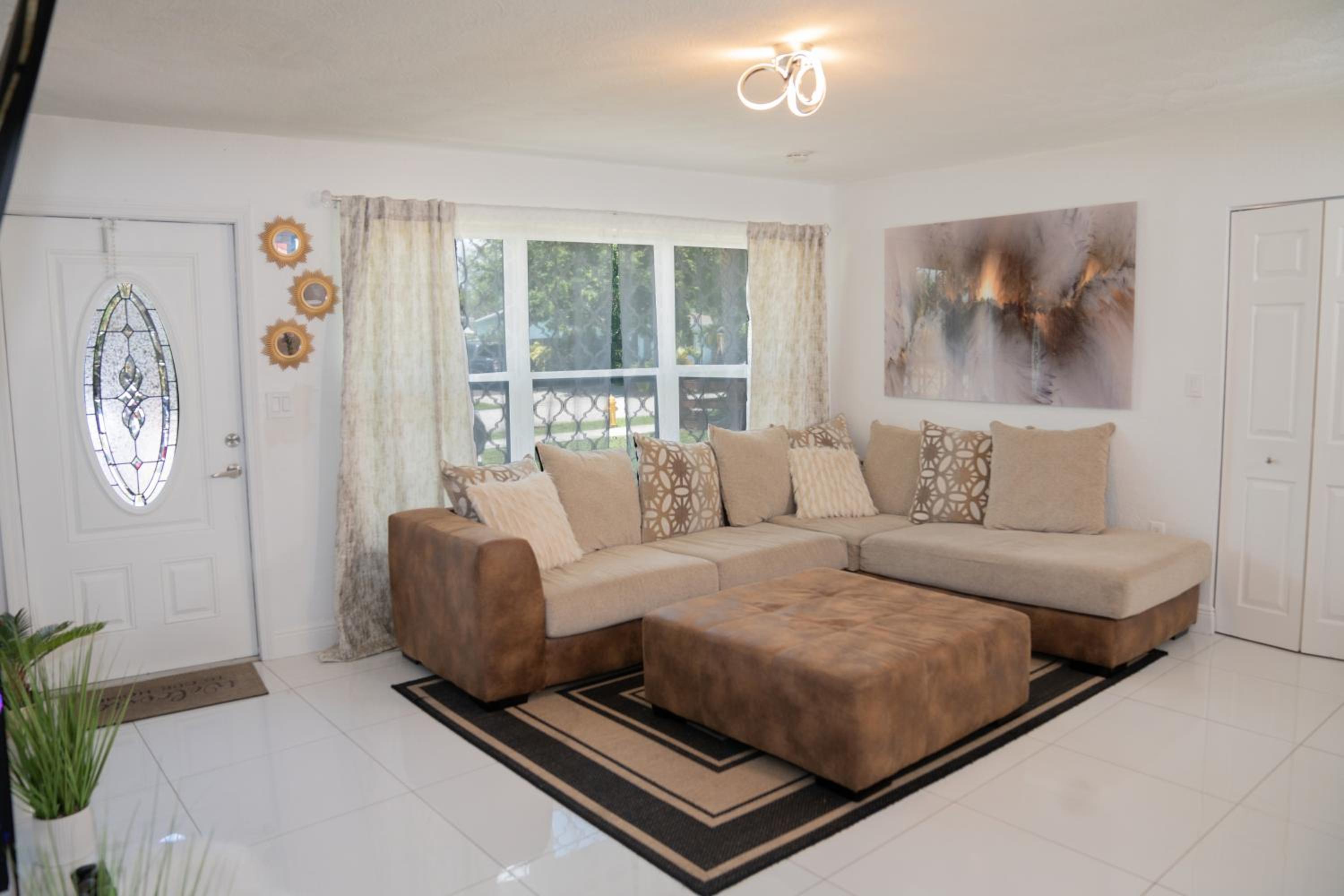 Three-Bedroom House photo 2