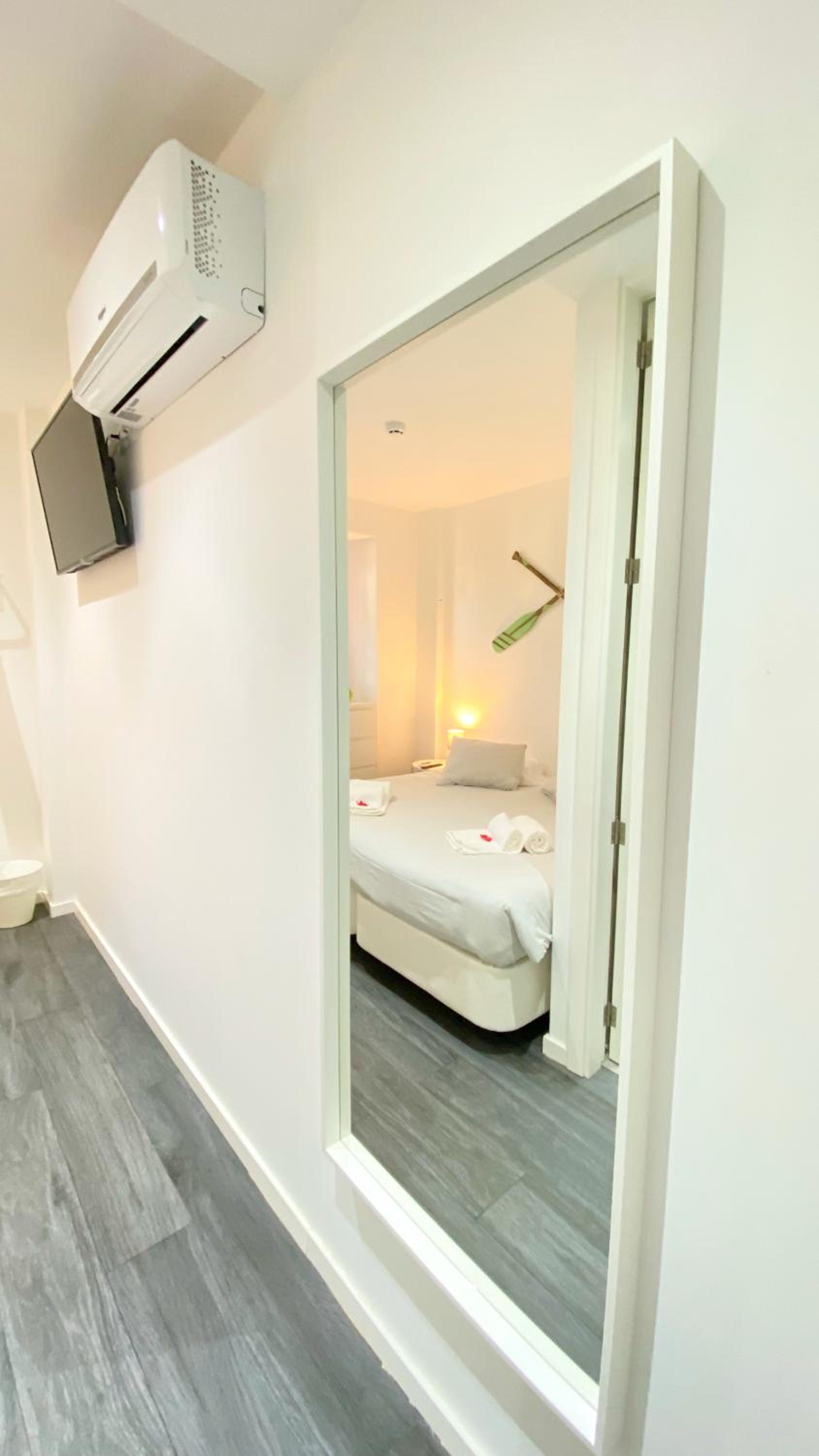 Double Room - Photo 9