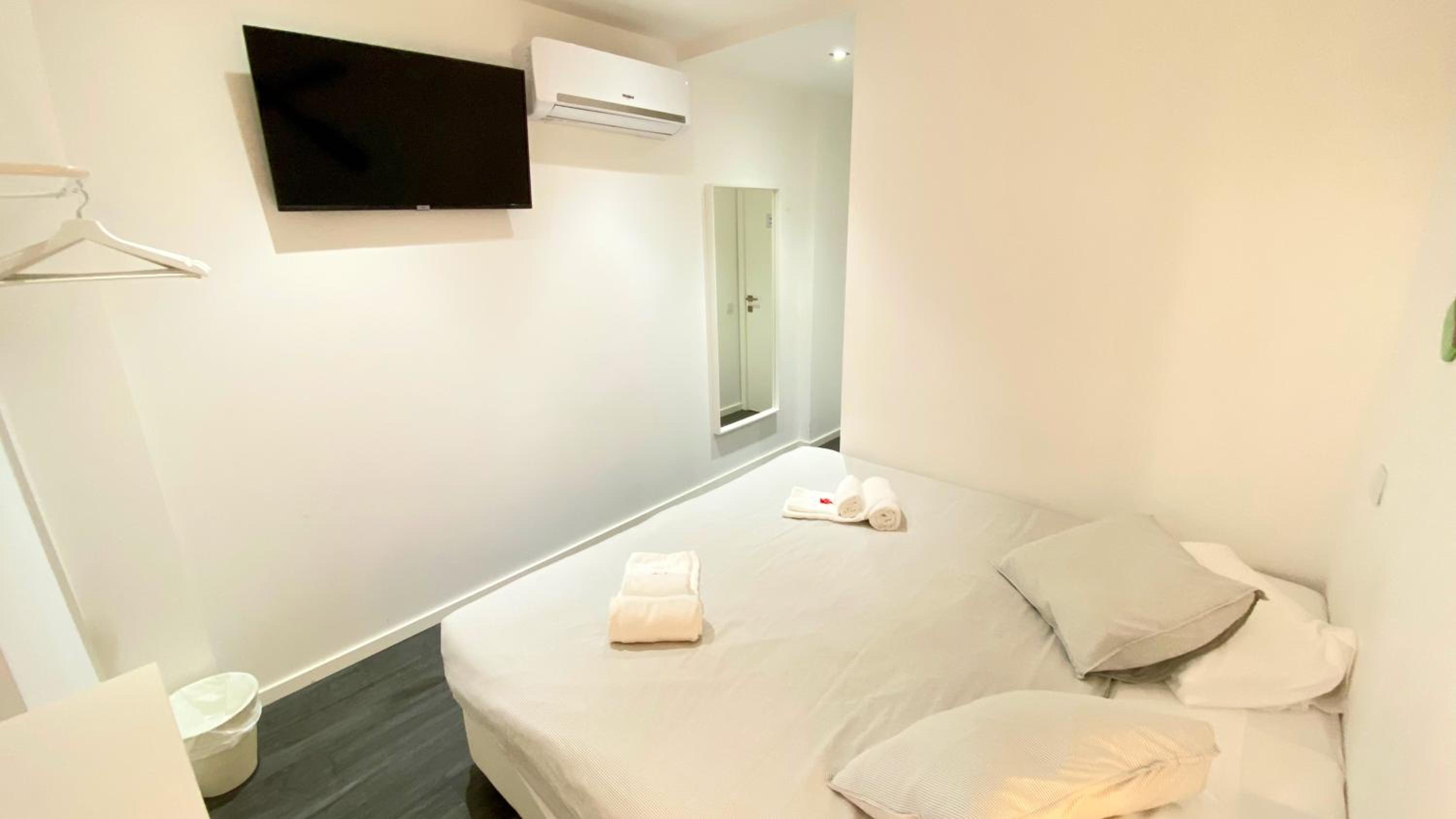 Double Room - Photo 10