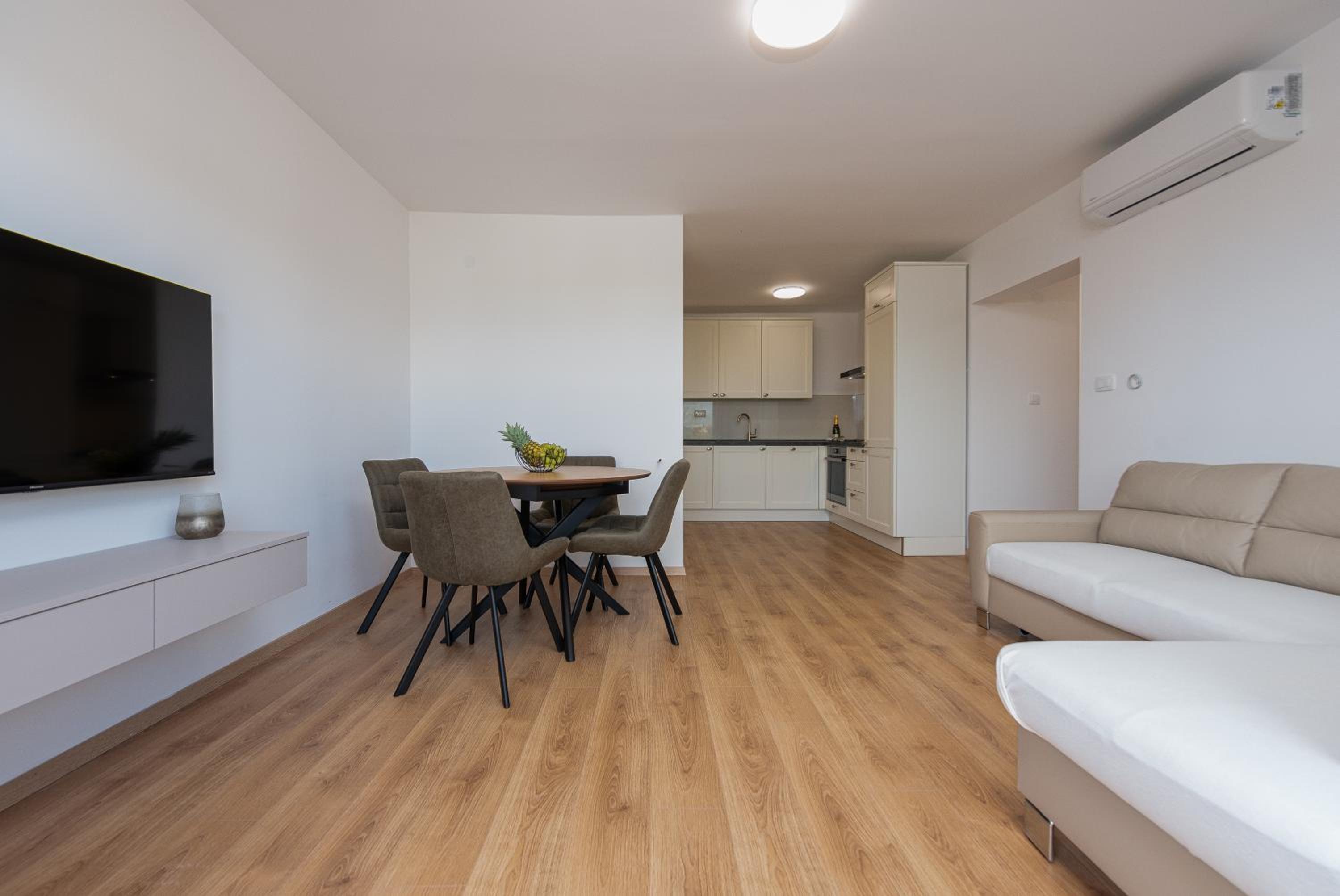Two-Bedroom Deluxe Apartment with Balcony photo 2
