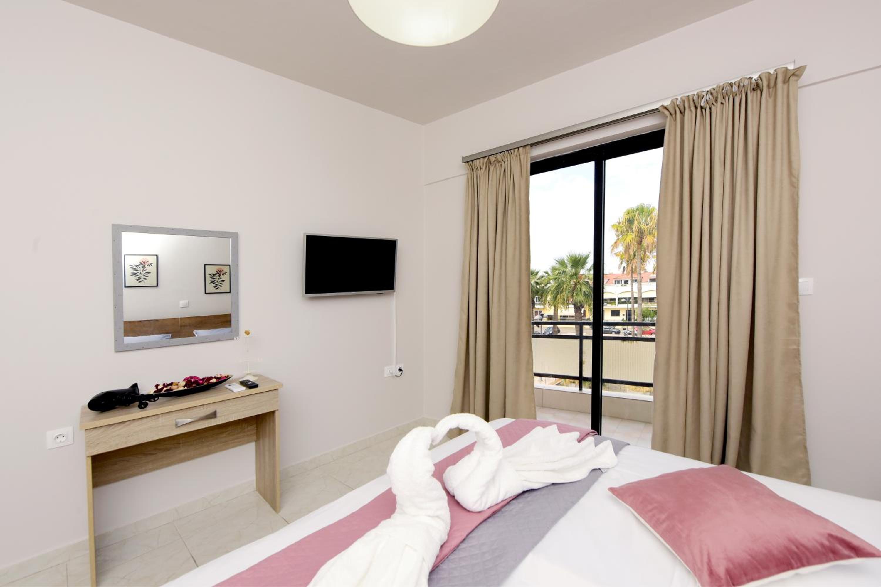 Apartment with Balcony photo 1