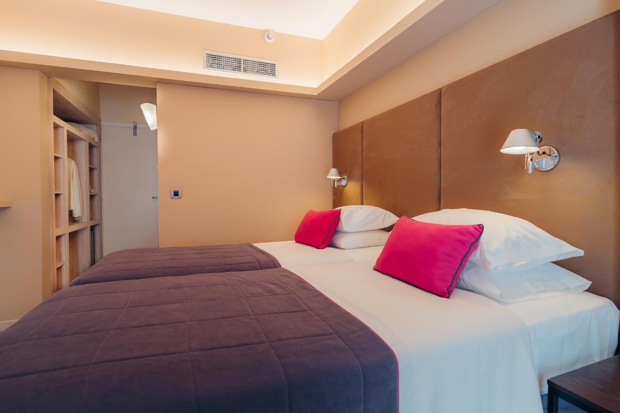 Superior Double or Twin Room photo 3